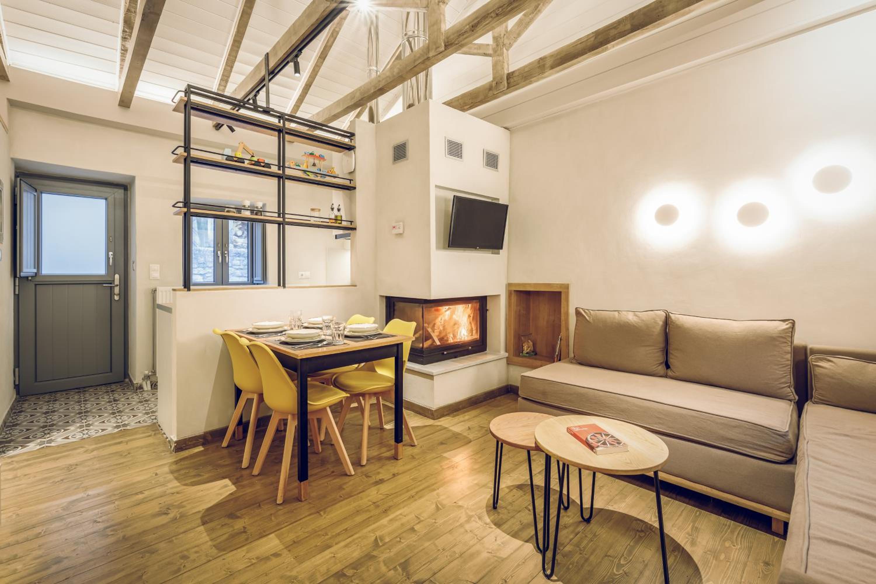 One-Bedroom House photo 1