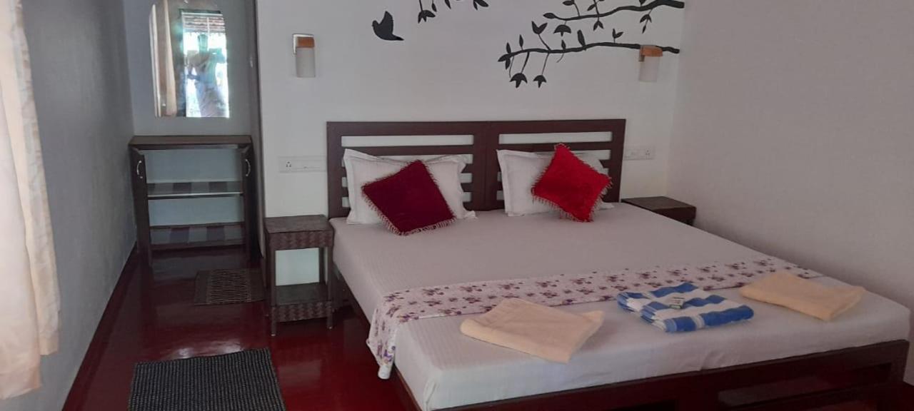 Deluxe Double Room (2 Adults + 1 Child)