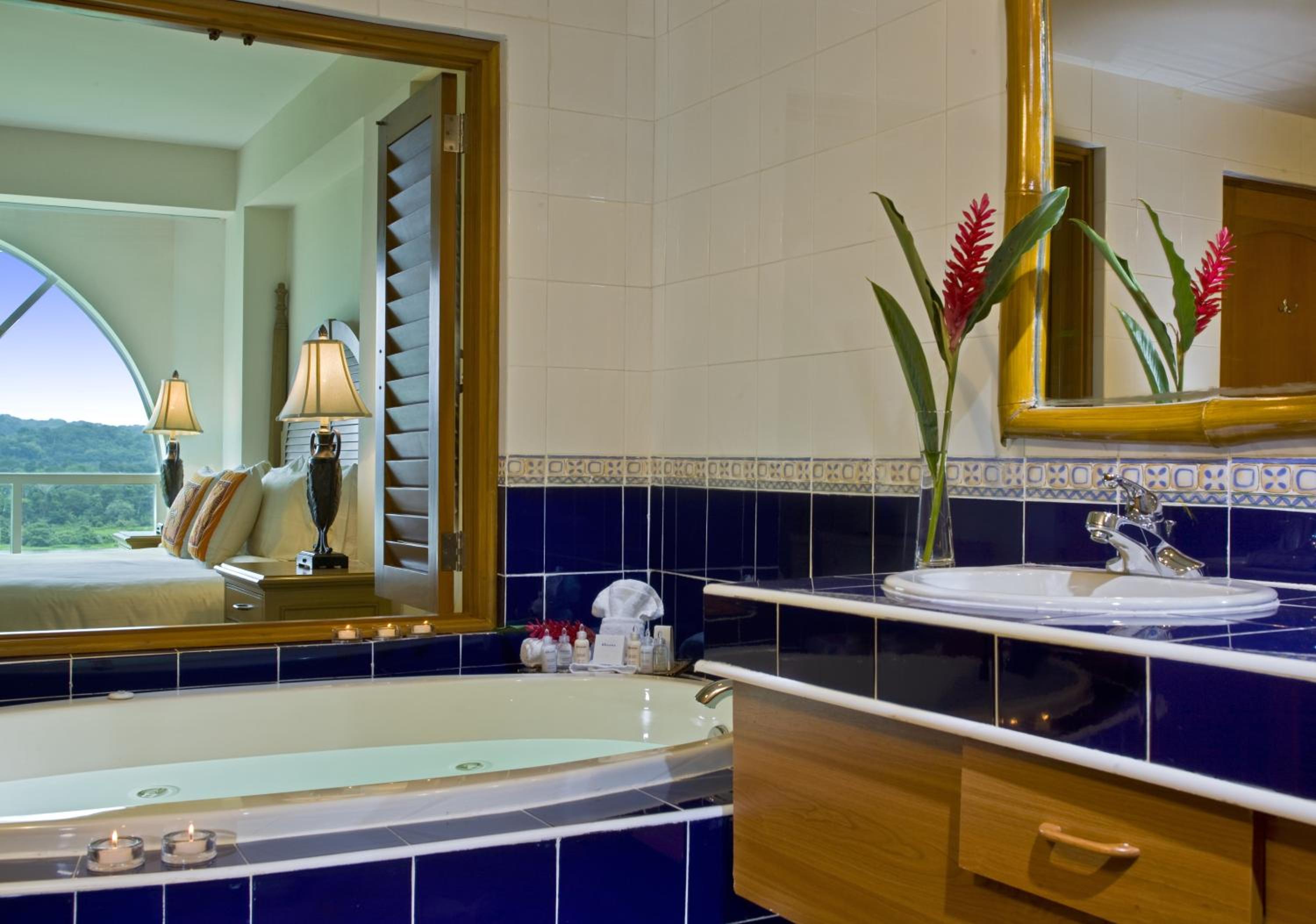 One-Bedroom Suite - Photo 3