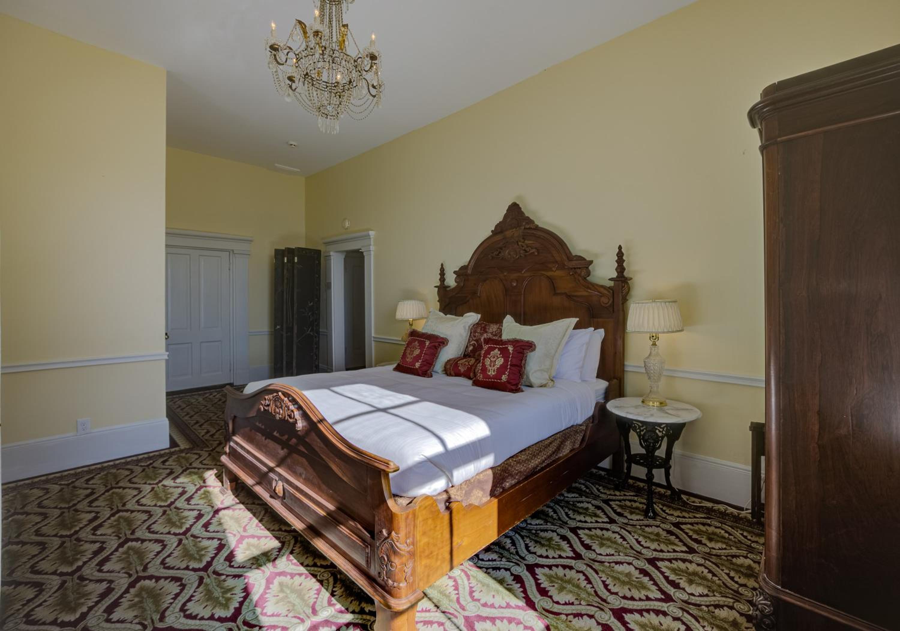 Deluxe King Suite photo 3