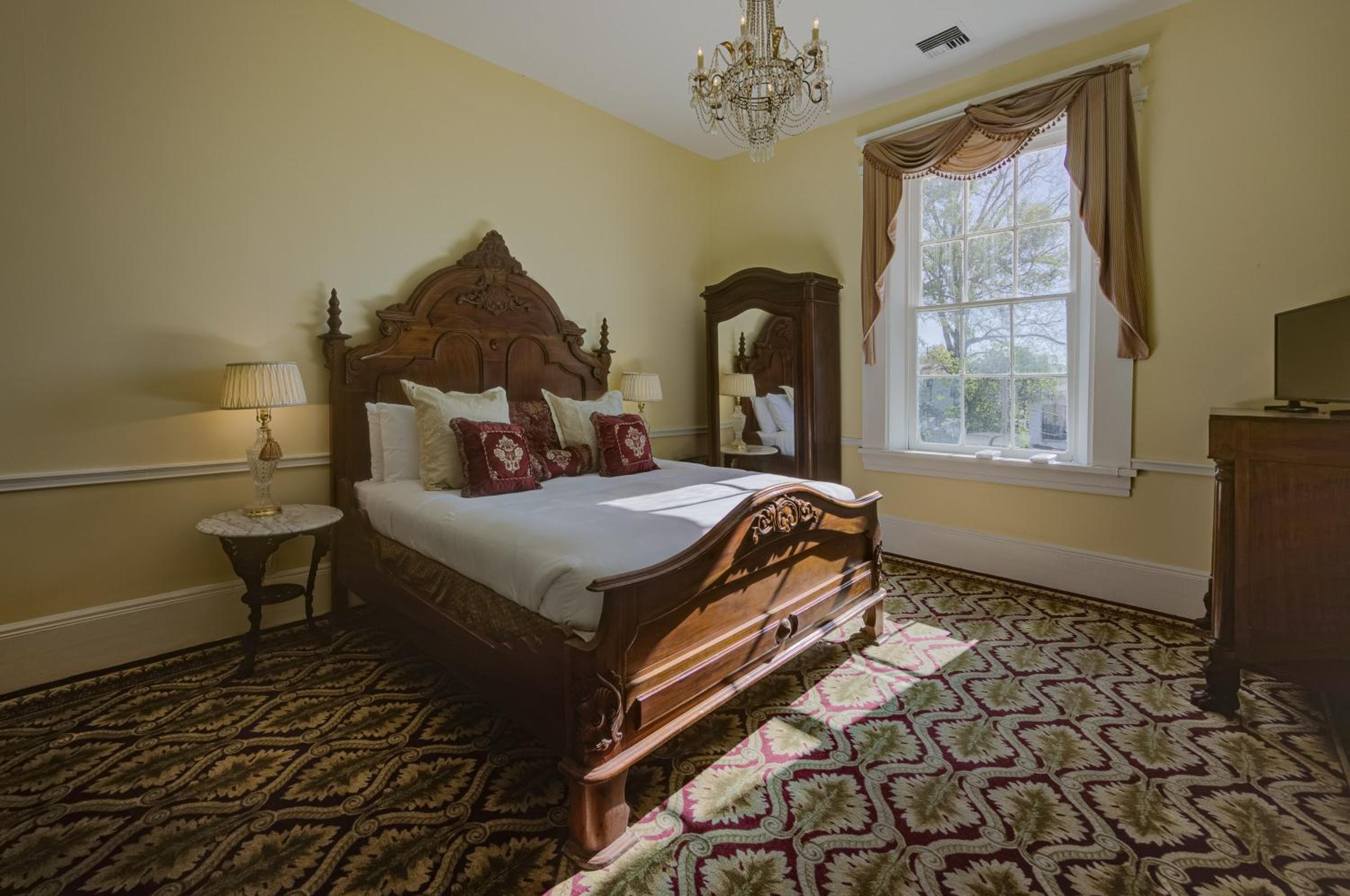 Deluxe King Suite