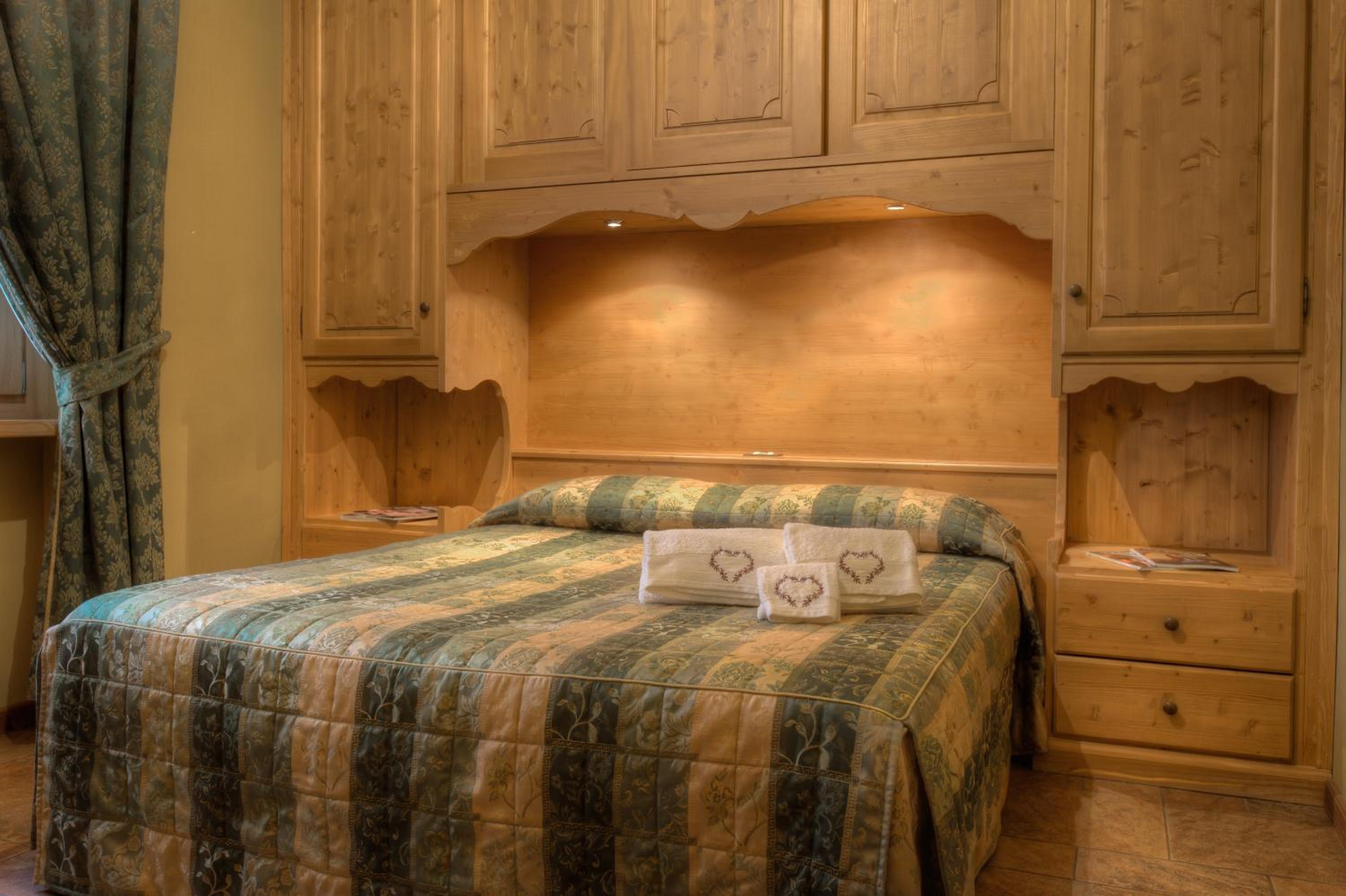 Suite with Mountain View
