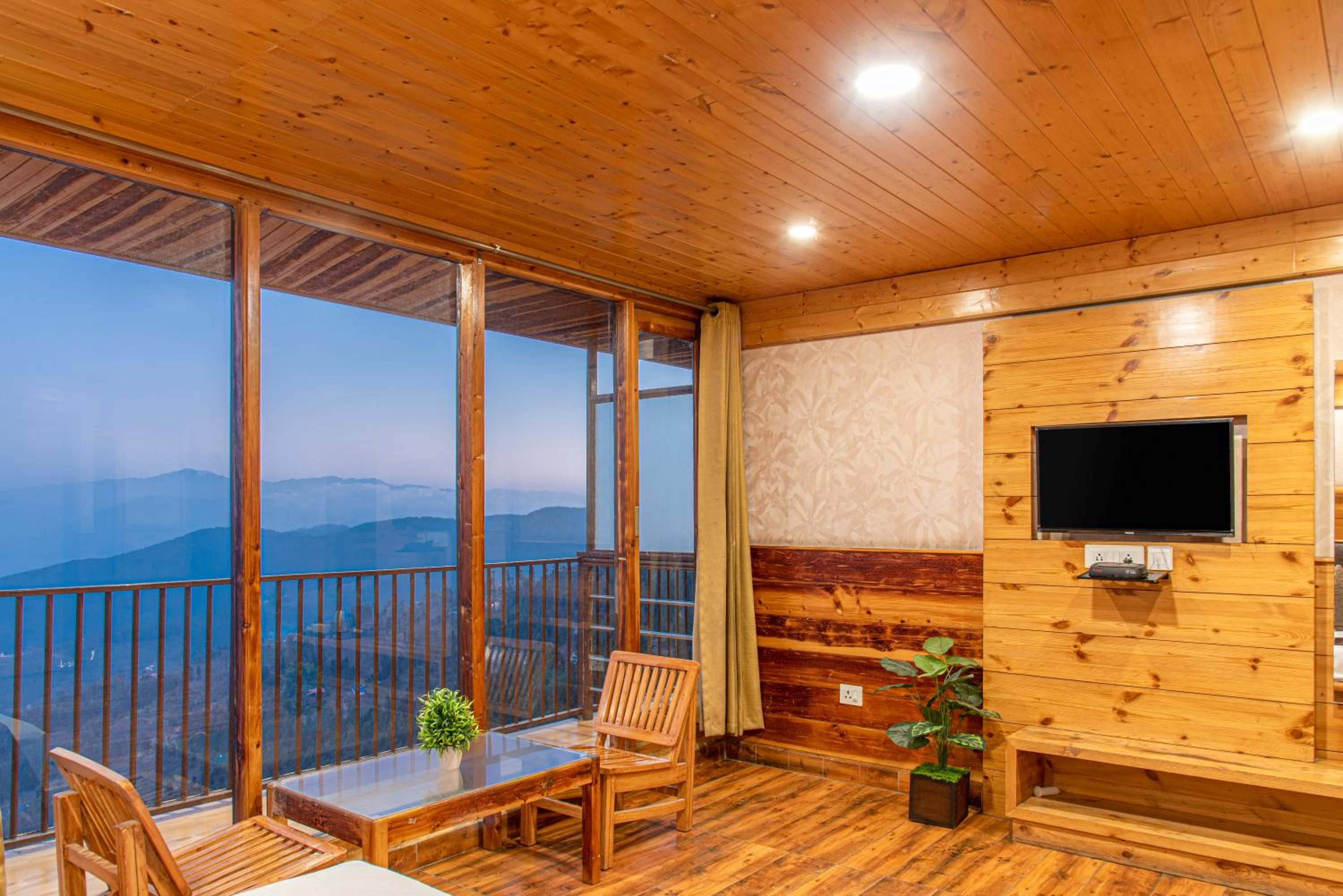 Apartment with Mountain View photo 3