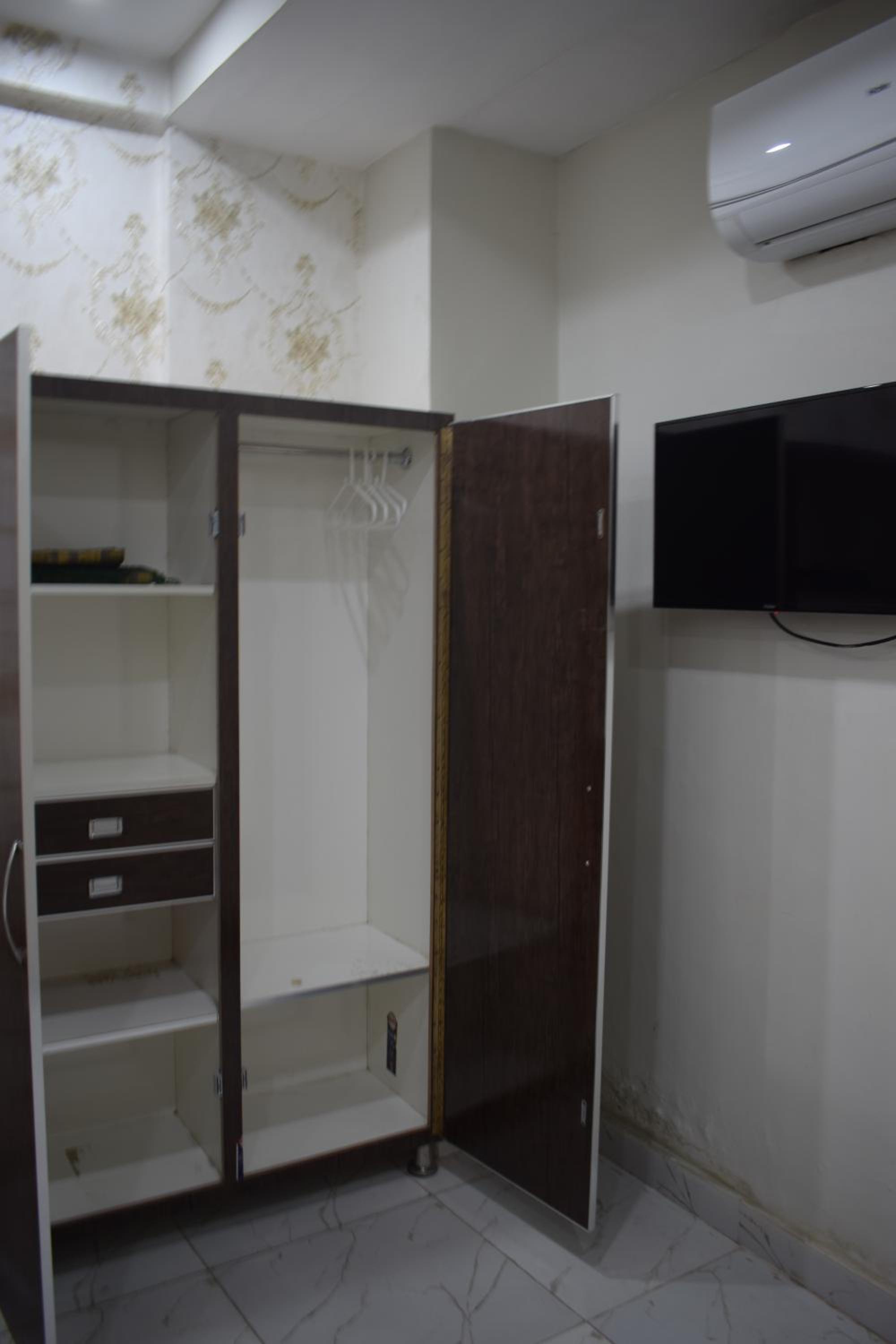 Basic Triple Room with Shared Bathroom