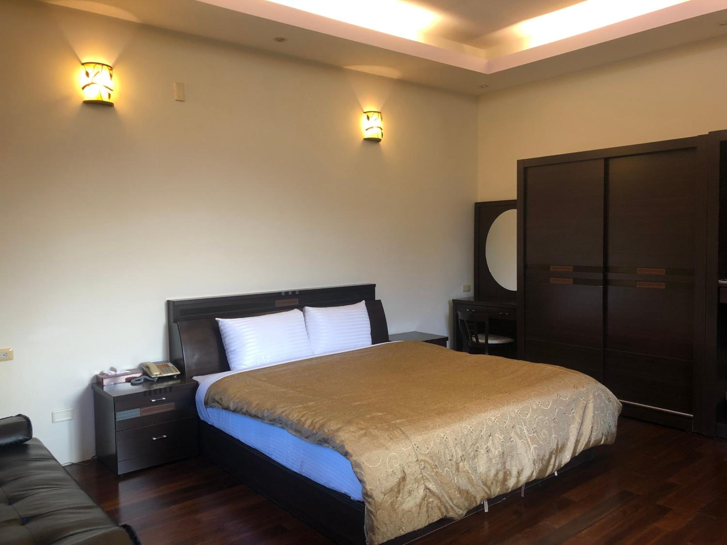 Queen Room
