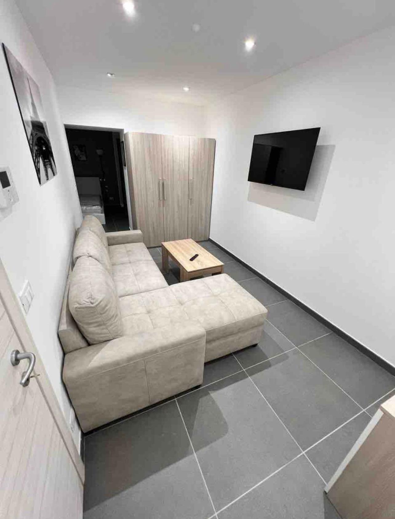 Two-Bedroom Apartment photo 2