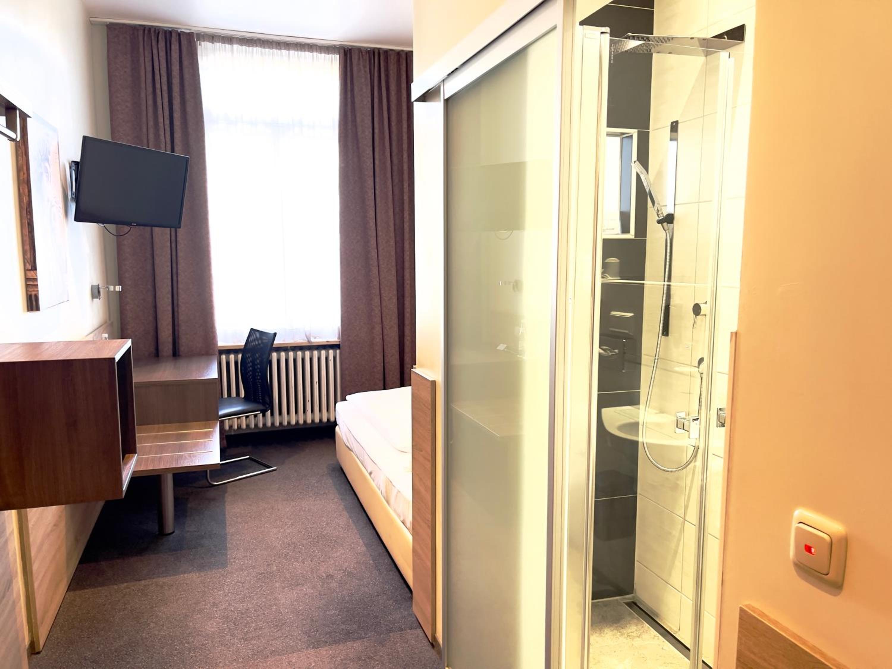 Single Room photo 3