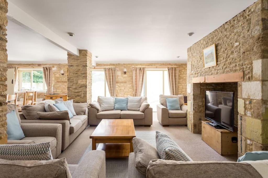 Seven-Bedroom House photo 1
