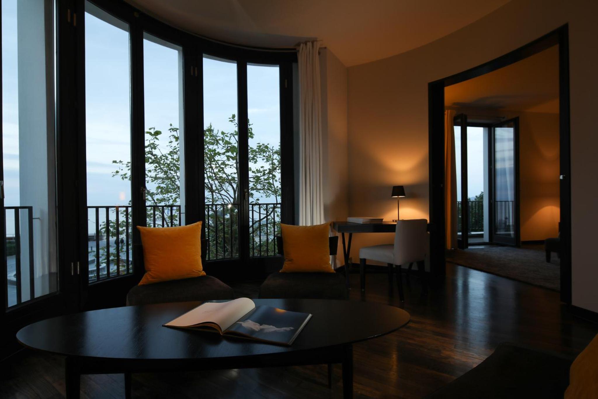 PRIVATE / LUXURY