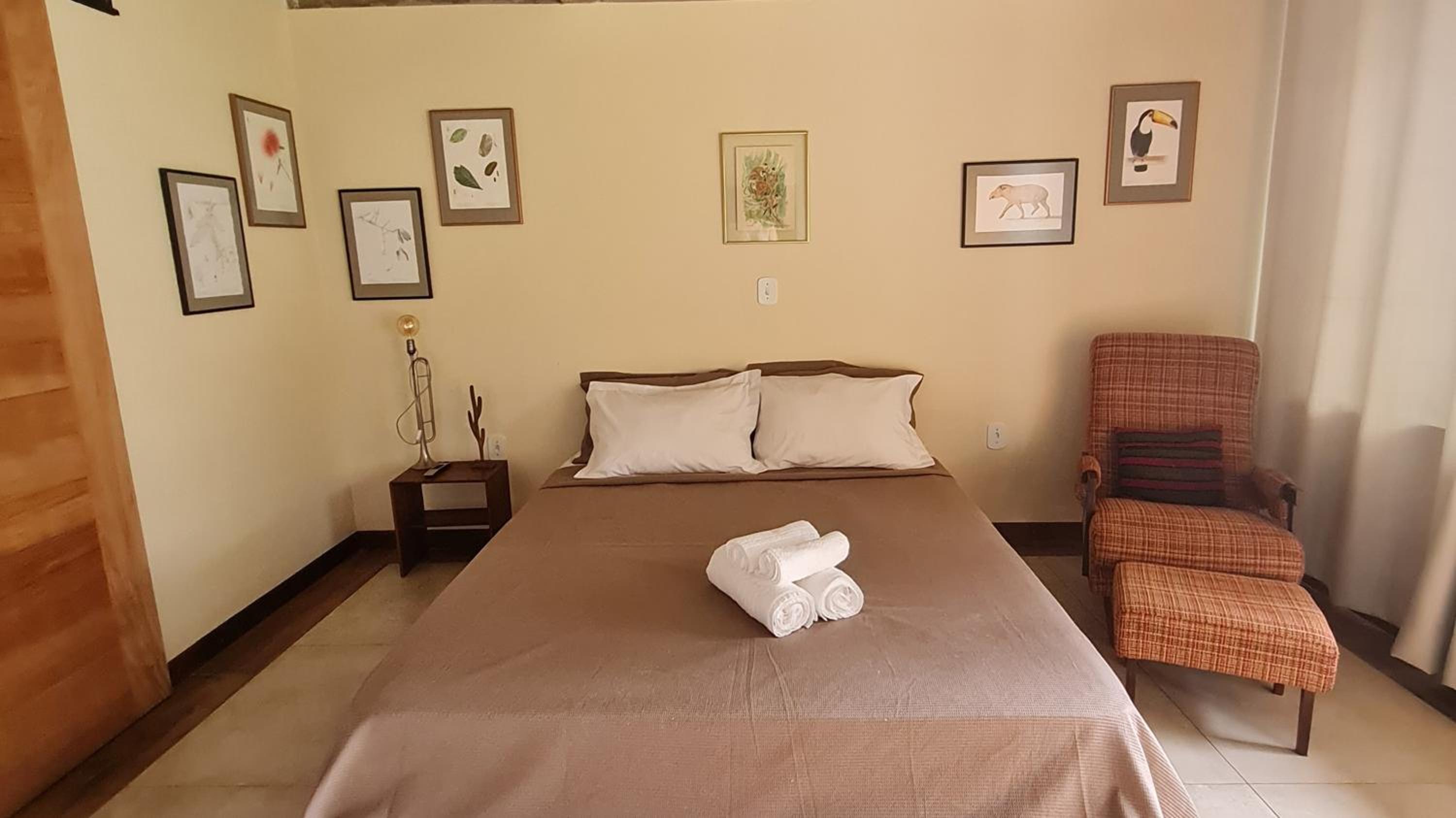 Queen Room photo 2