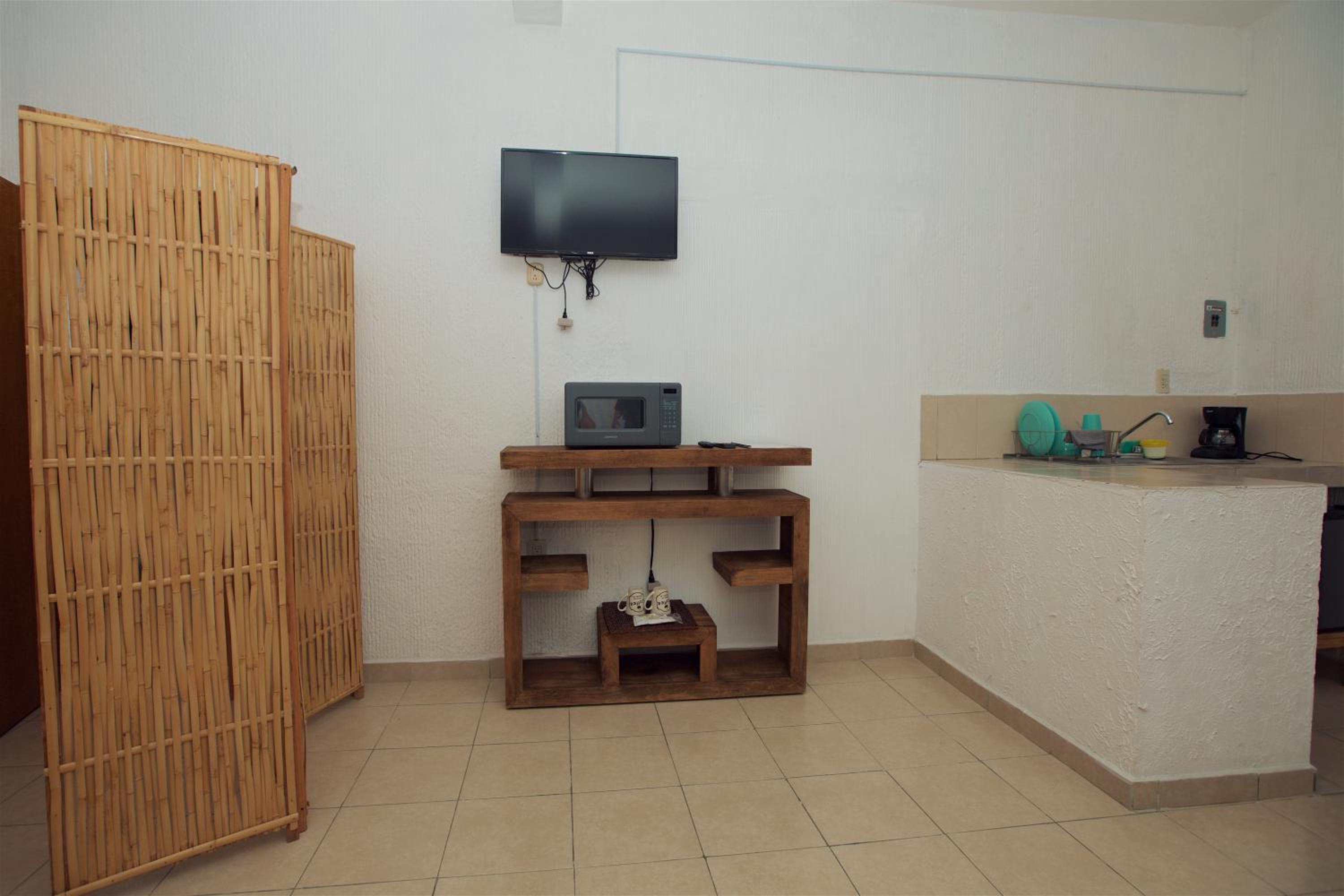 Queen Studio photo 1