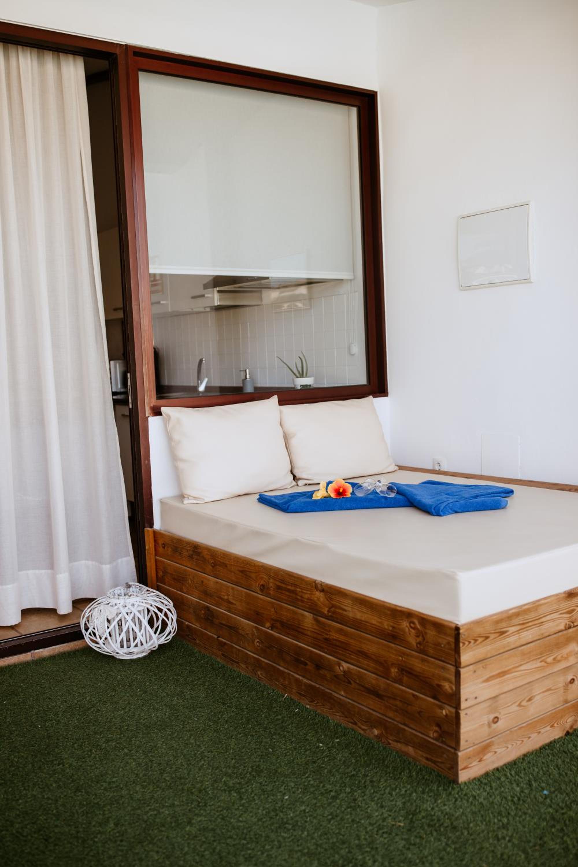 One-Bedroom Apartment - Photo 14