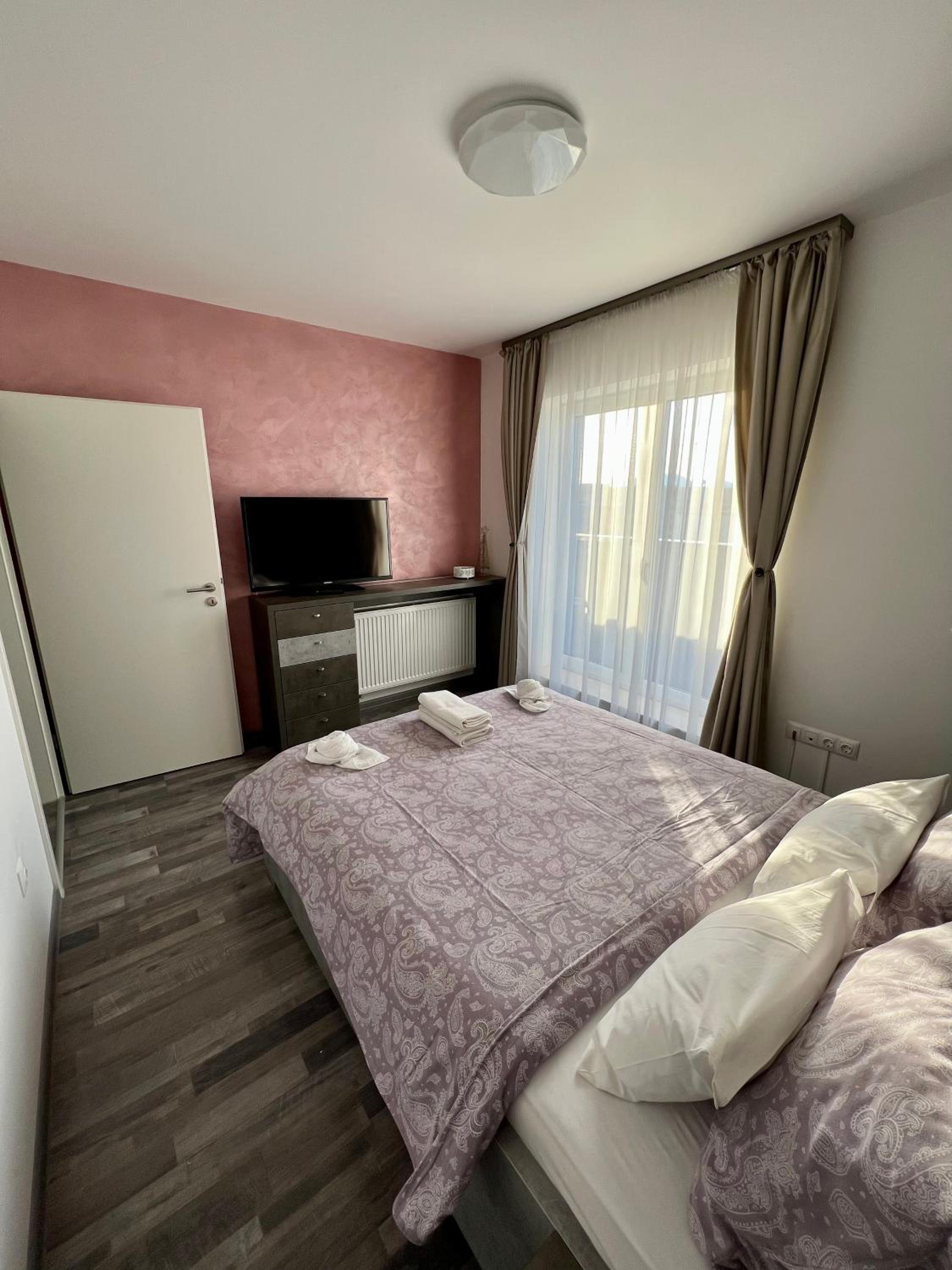 One-Bedroom Apartment - Photo 8