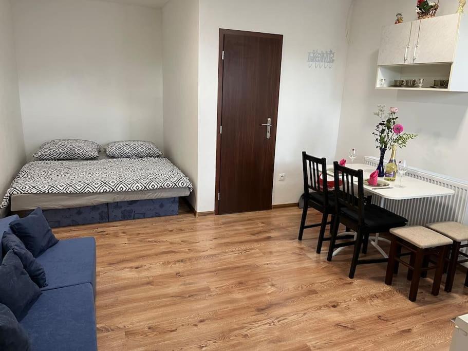 Apartment with Terrace - Photo 1