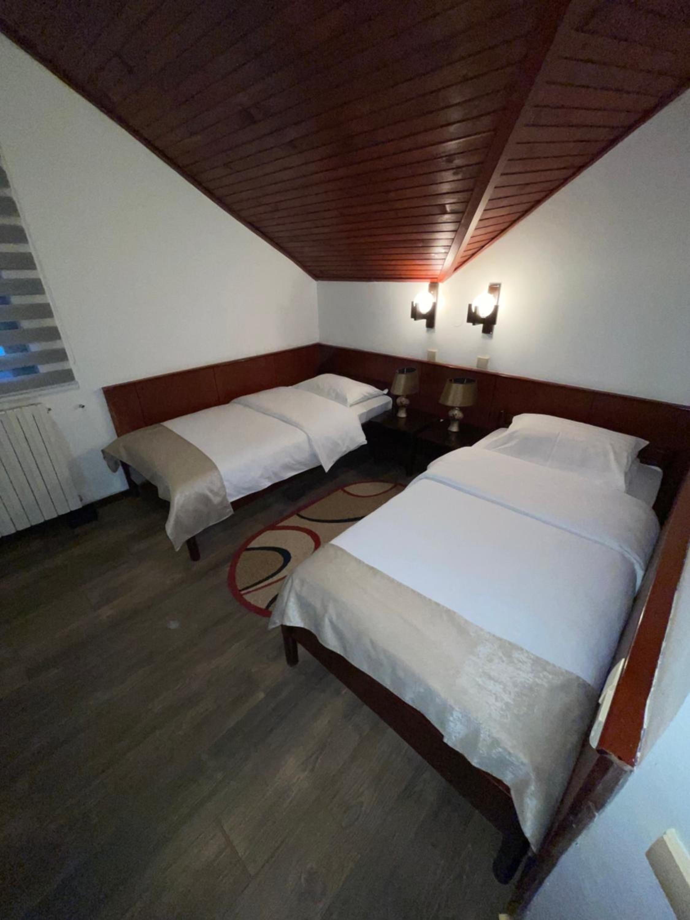 Twin Room with Bathroom photo 2