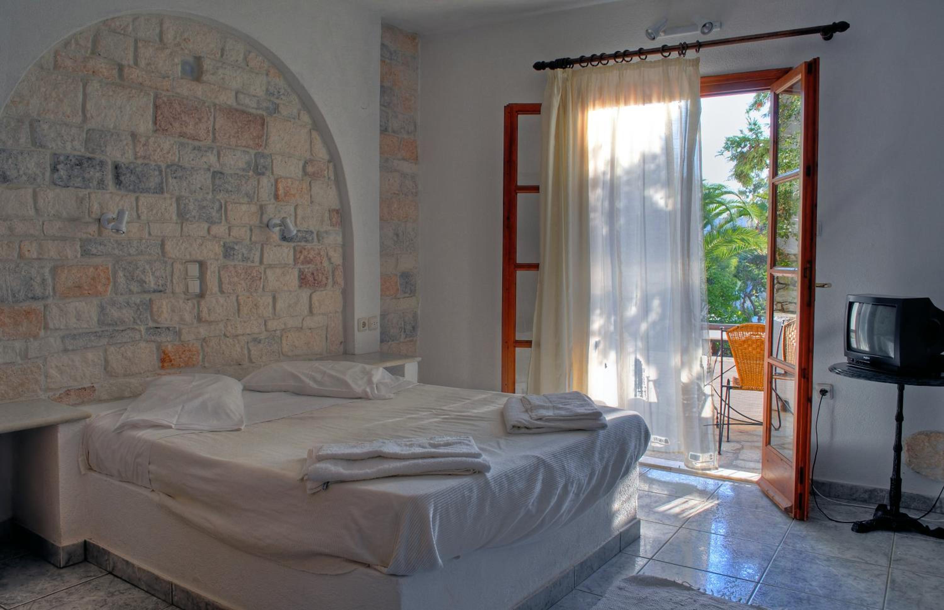 Double Room - Photo 5