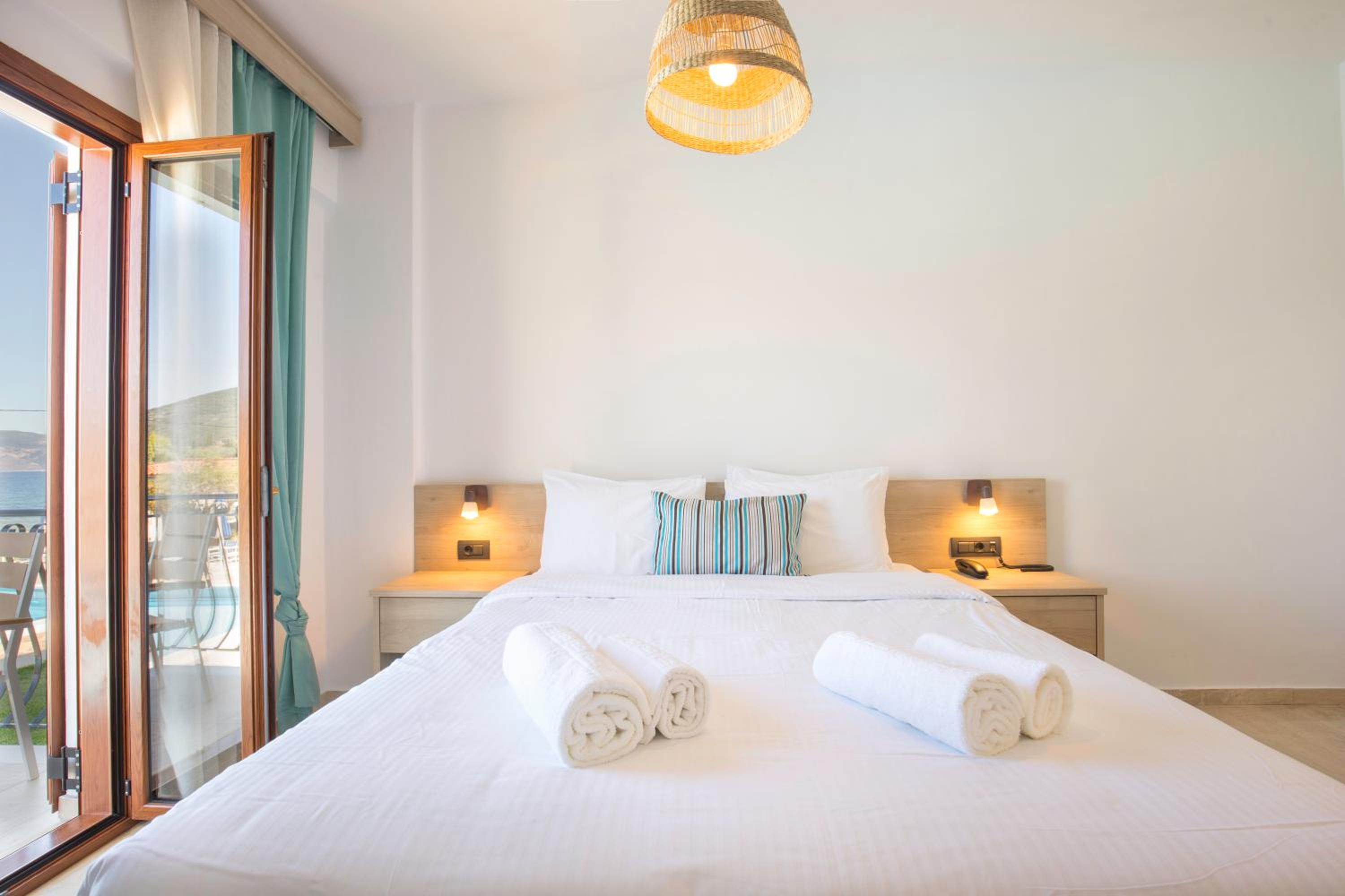 Double or Twin Room with Mountain View