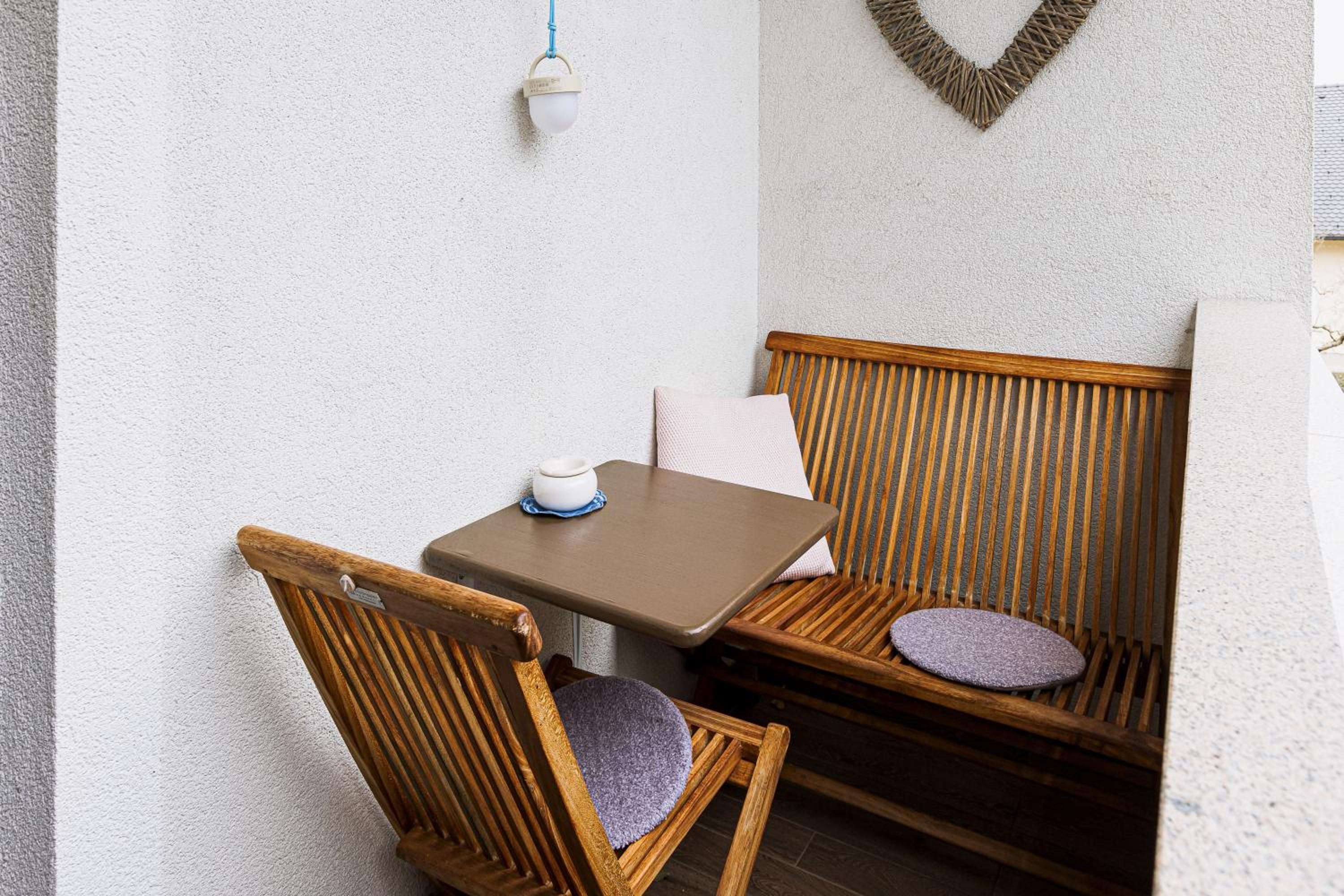Studio mit Balkon