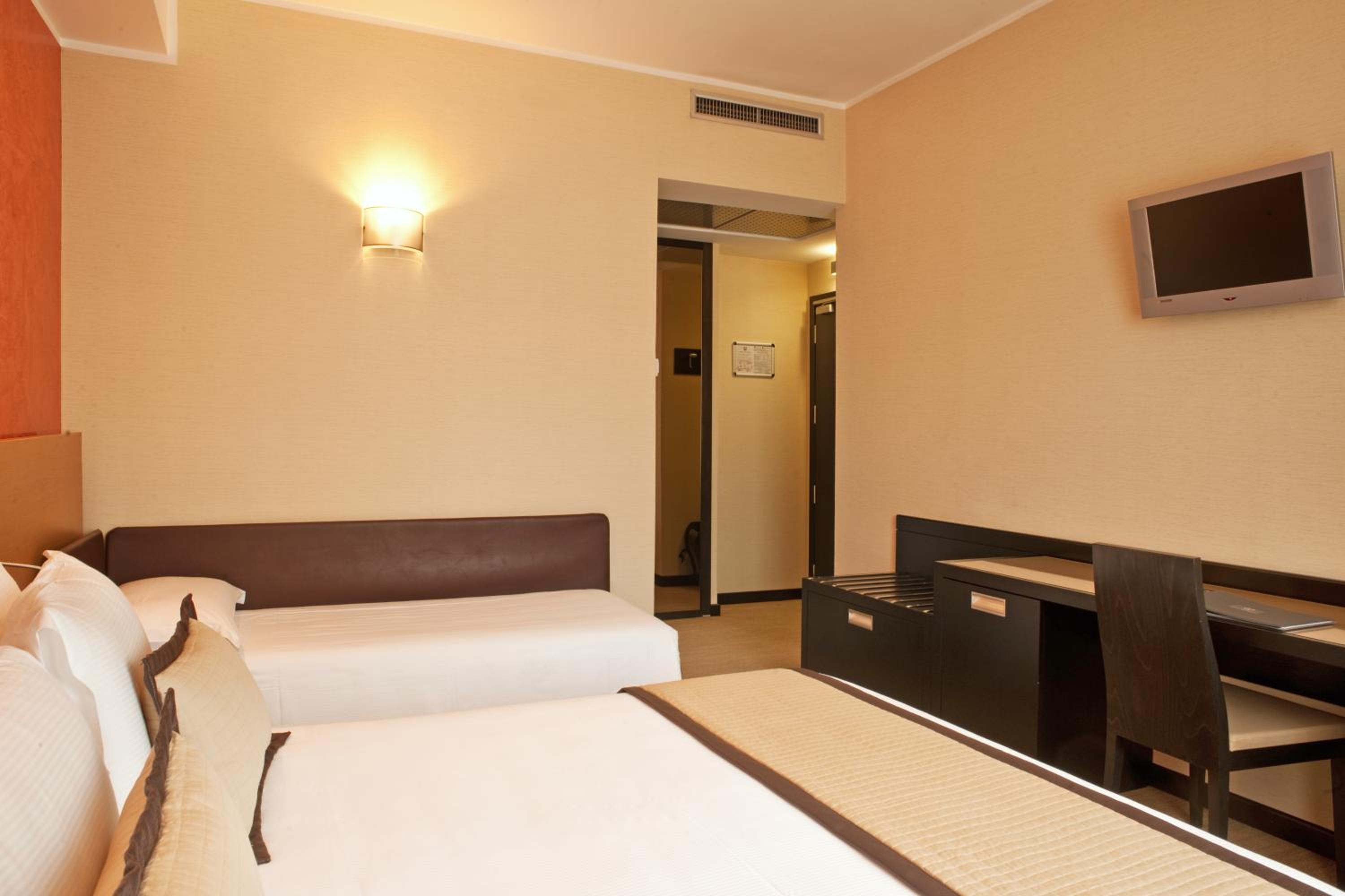 Superior Triple Room - Photo 8