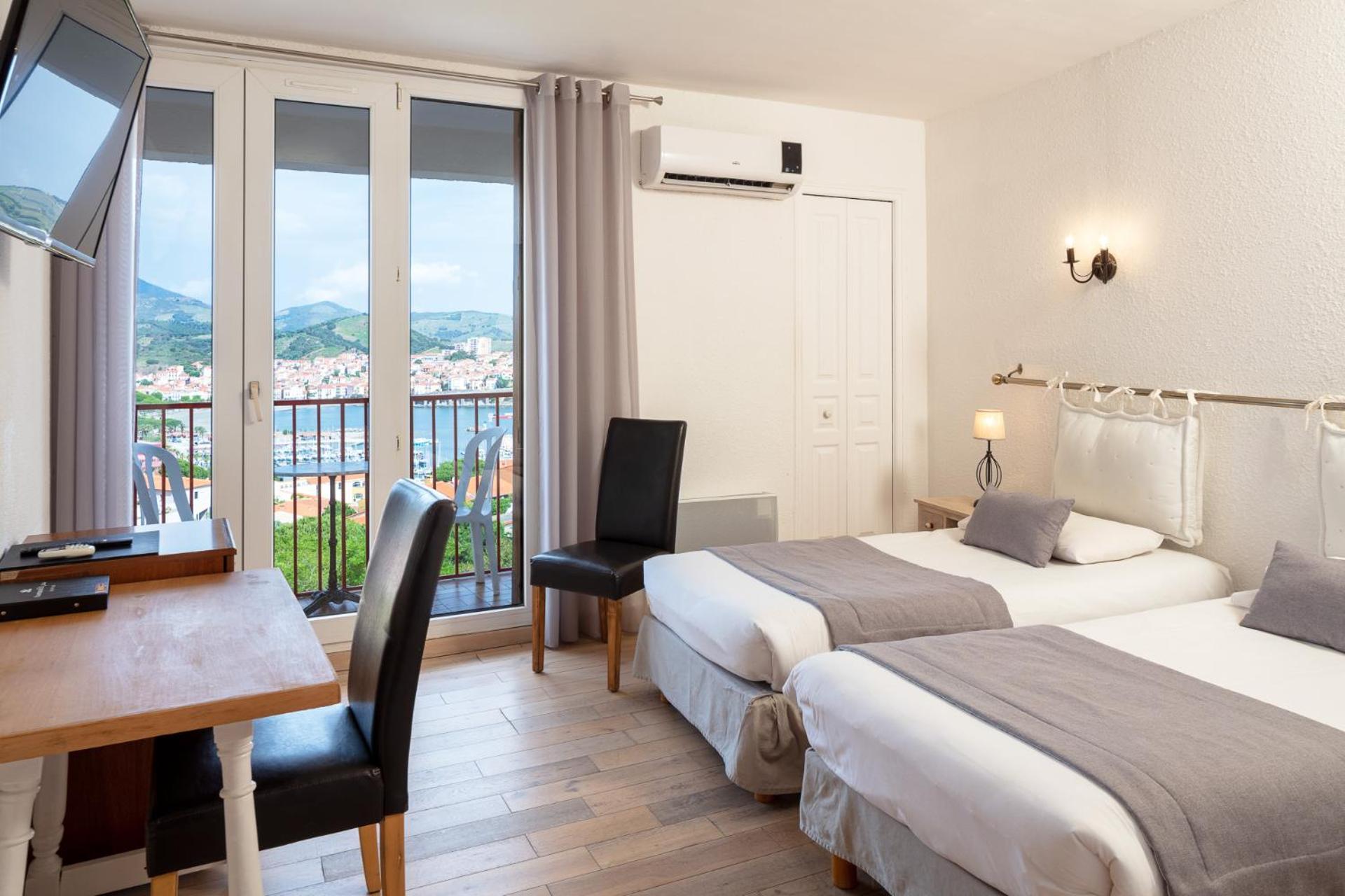 Twin Room with Sea View photo 1