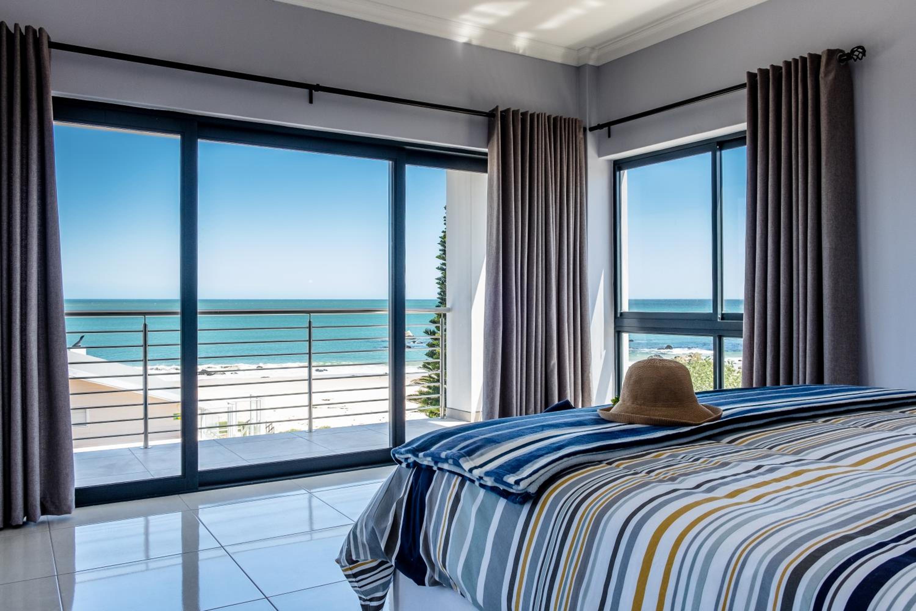 Villa - Beach Front - Photo 44