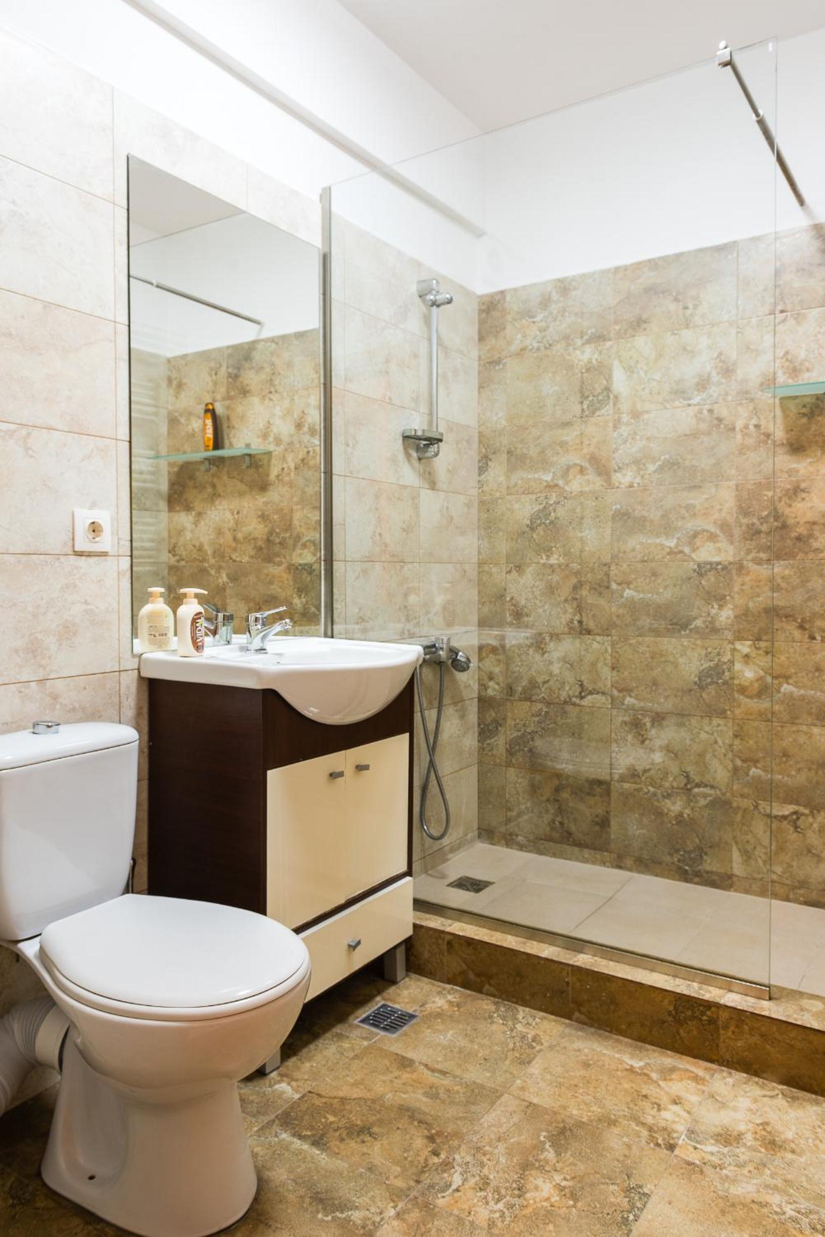 Studio Apartment - Photo 34