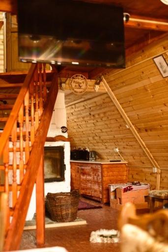 Six-Bedroom House - Photo 57