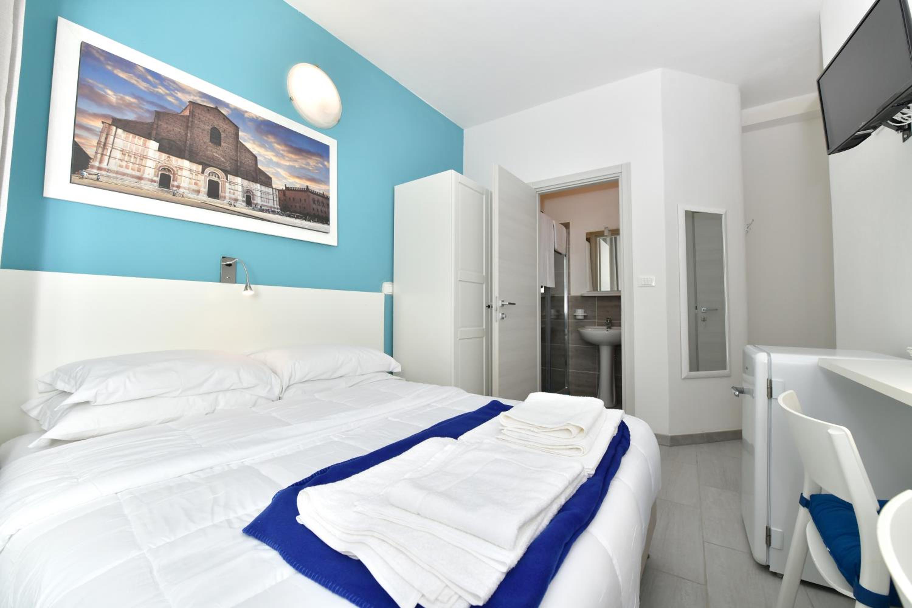 Double Room with Private Bathroom - Photo 4