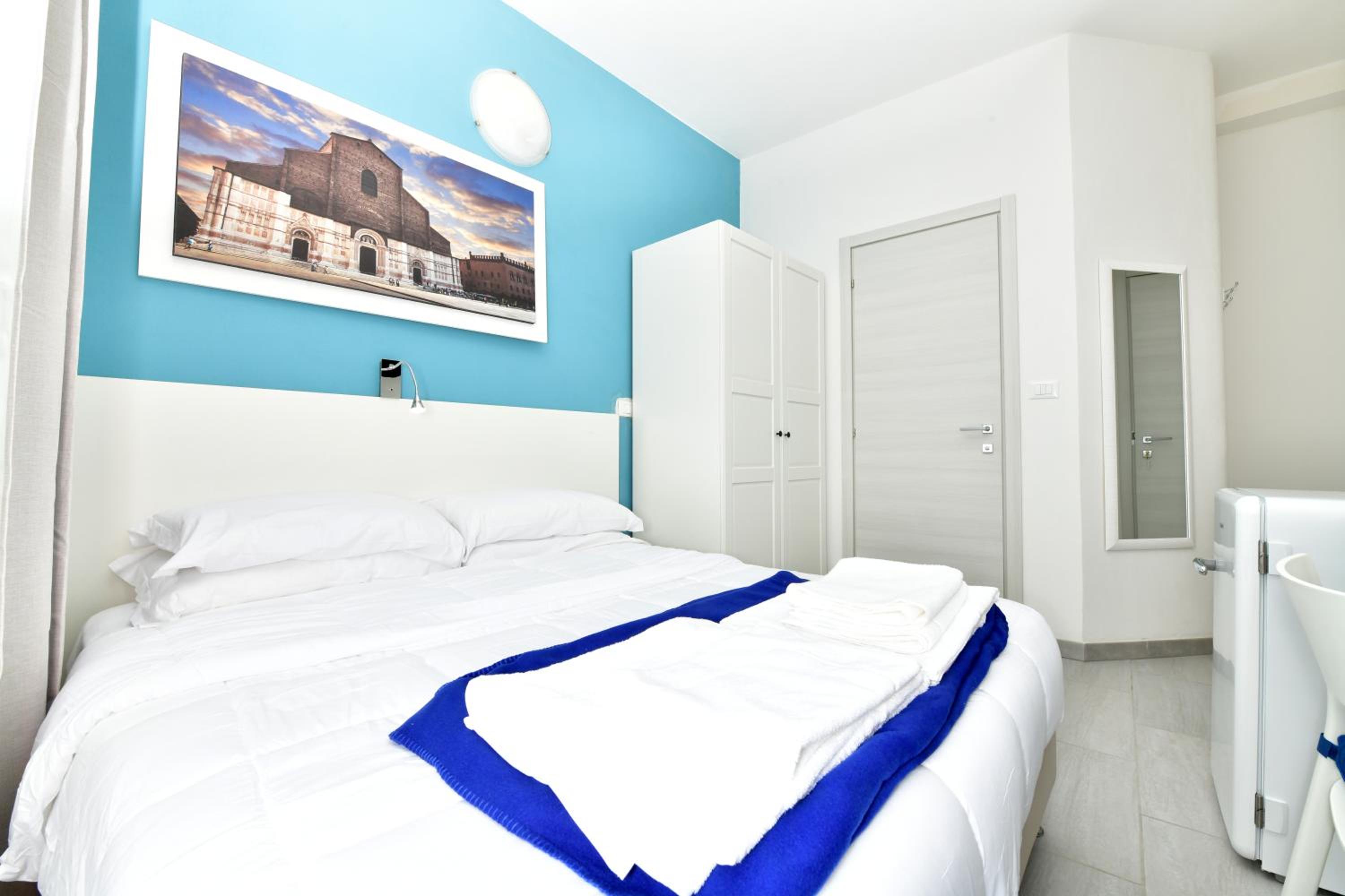 Double Room with Private Bathroom - Photo 1