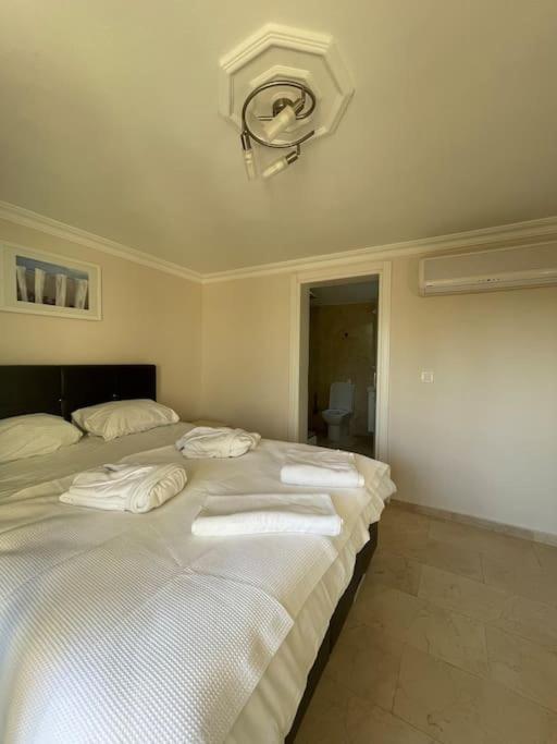 Three-Bedroom Villa photo 3