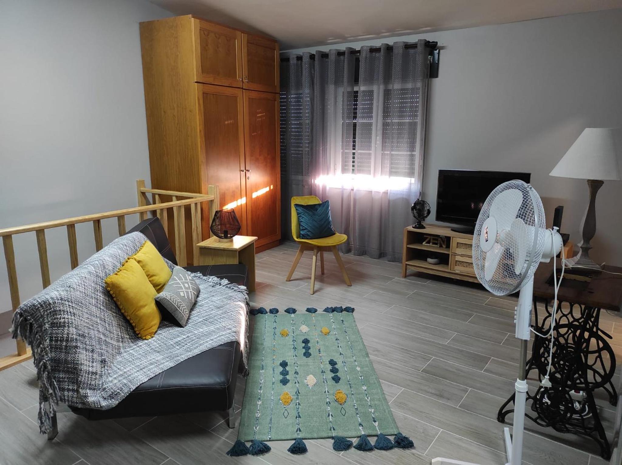 One-Bedroom Apartment photo 1