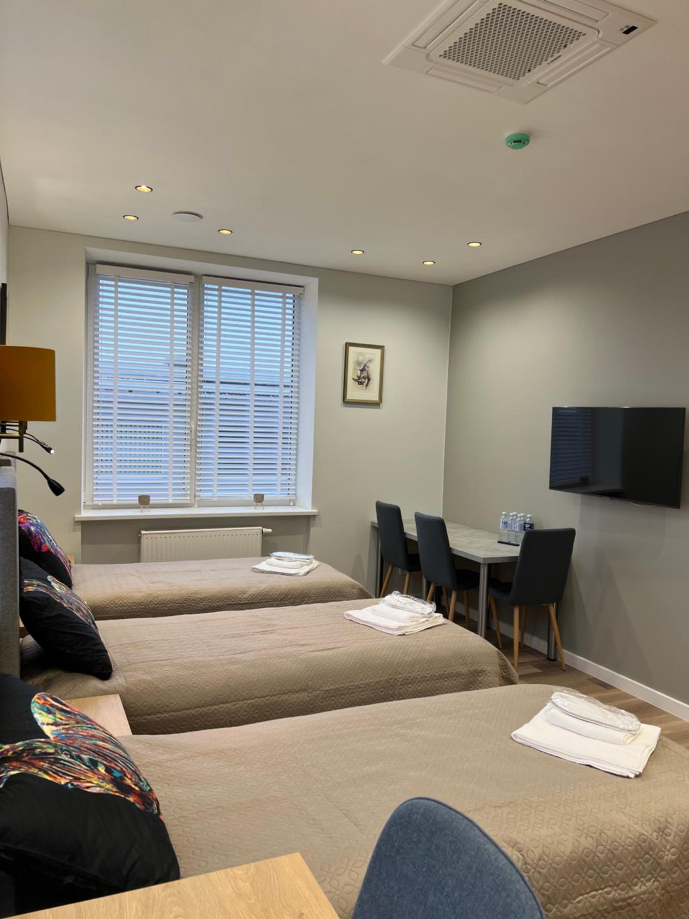 Economy Triple Room with Shared Bathroom photo 3