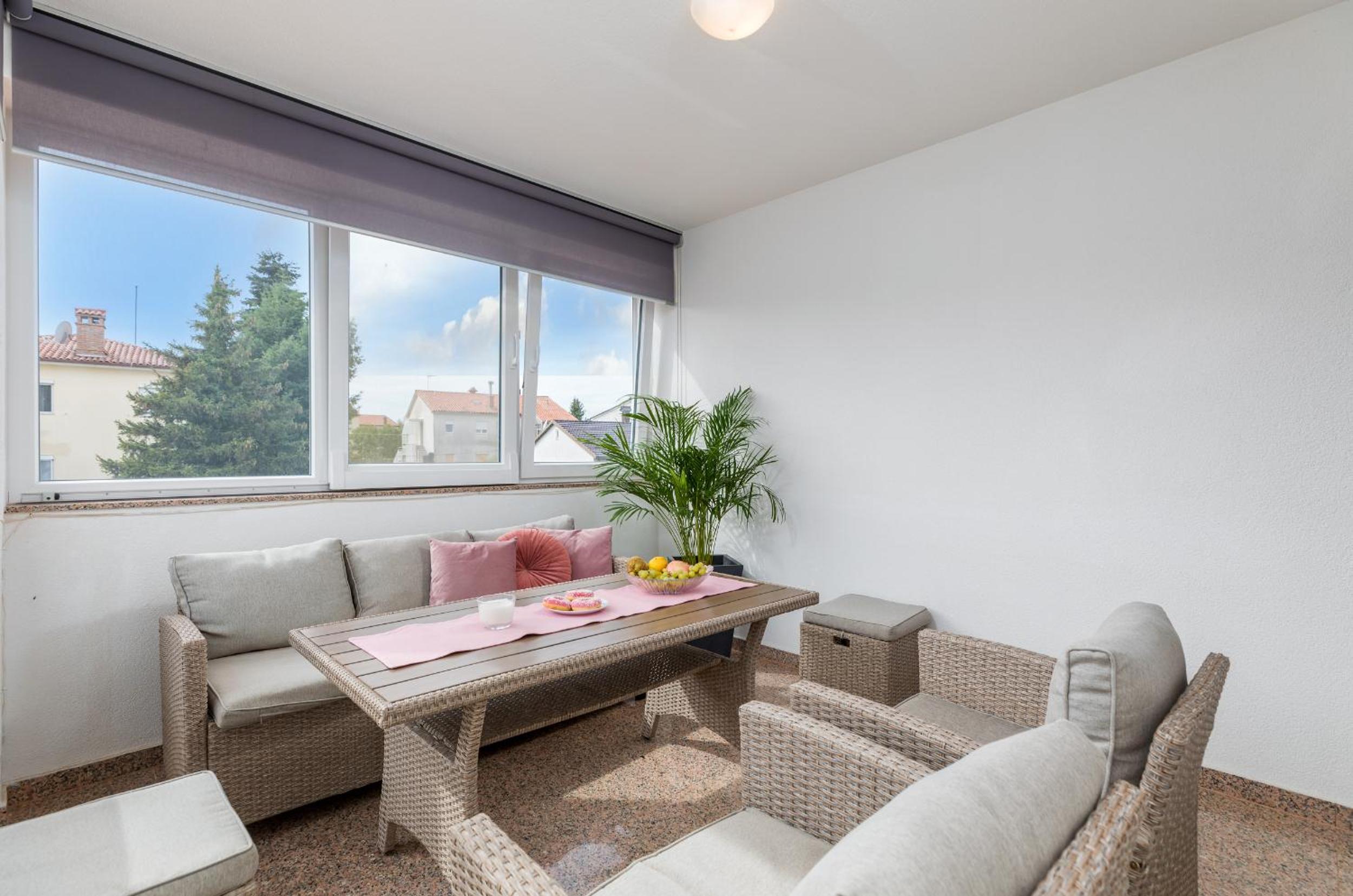 Apartment with Terrace - Photo 6