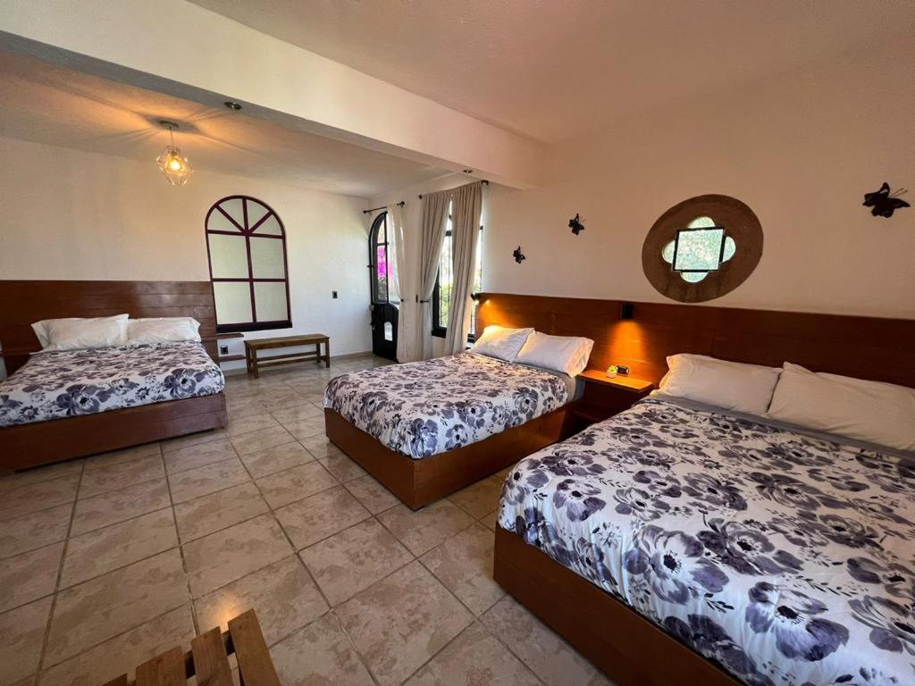 Triple Room with Pool View - Photo 10