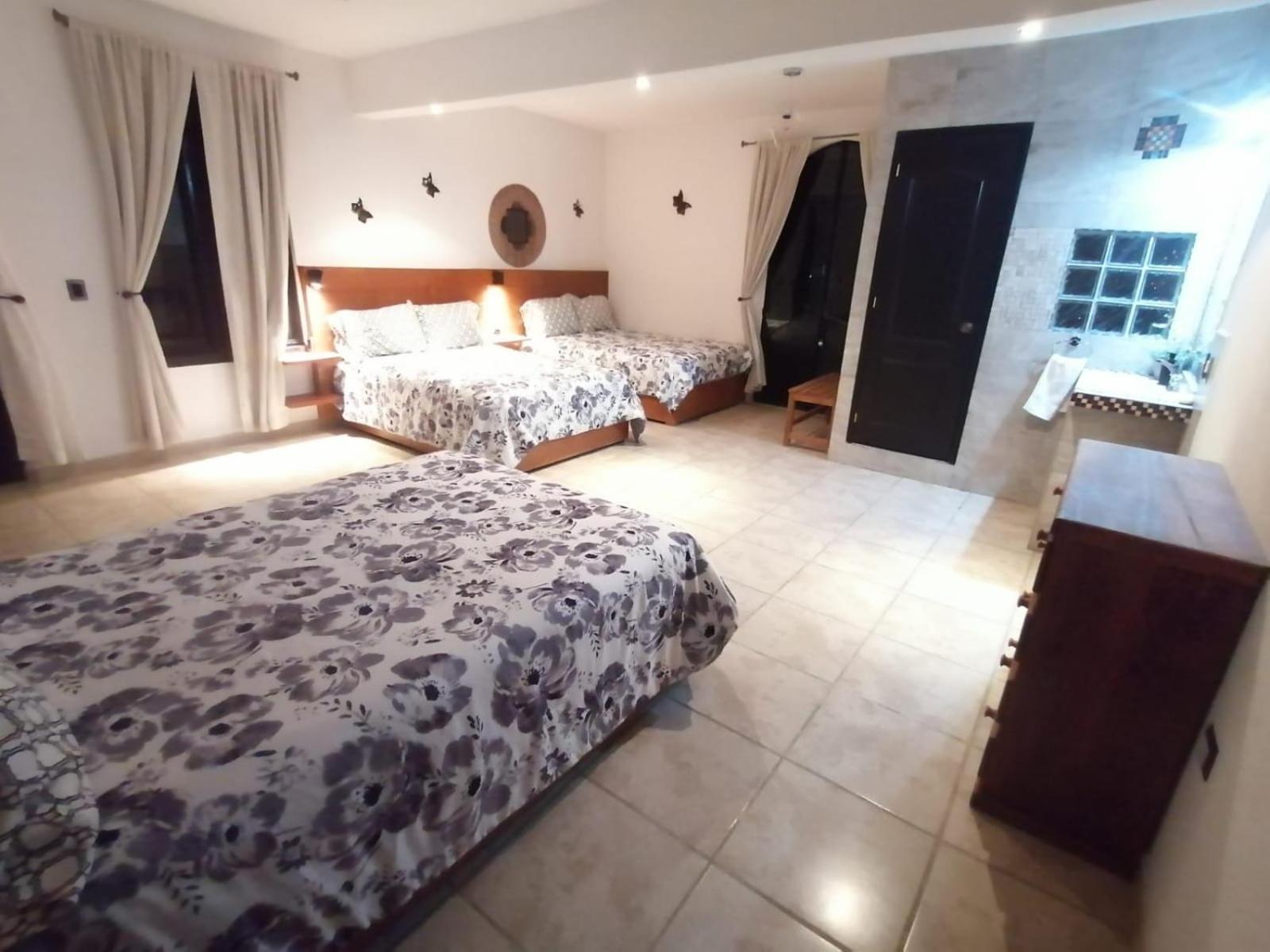 Triple Room with Pool View - Photo 4