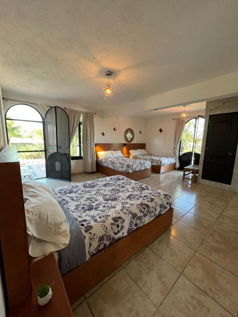Triple Room with Pool View - Photo 1