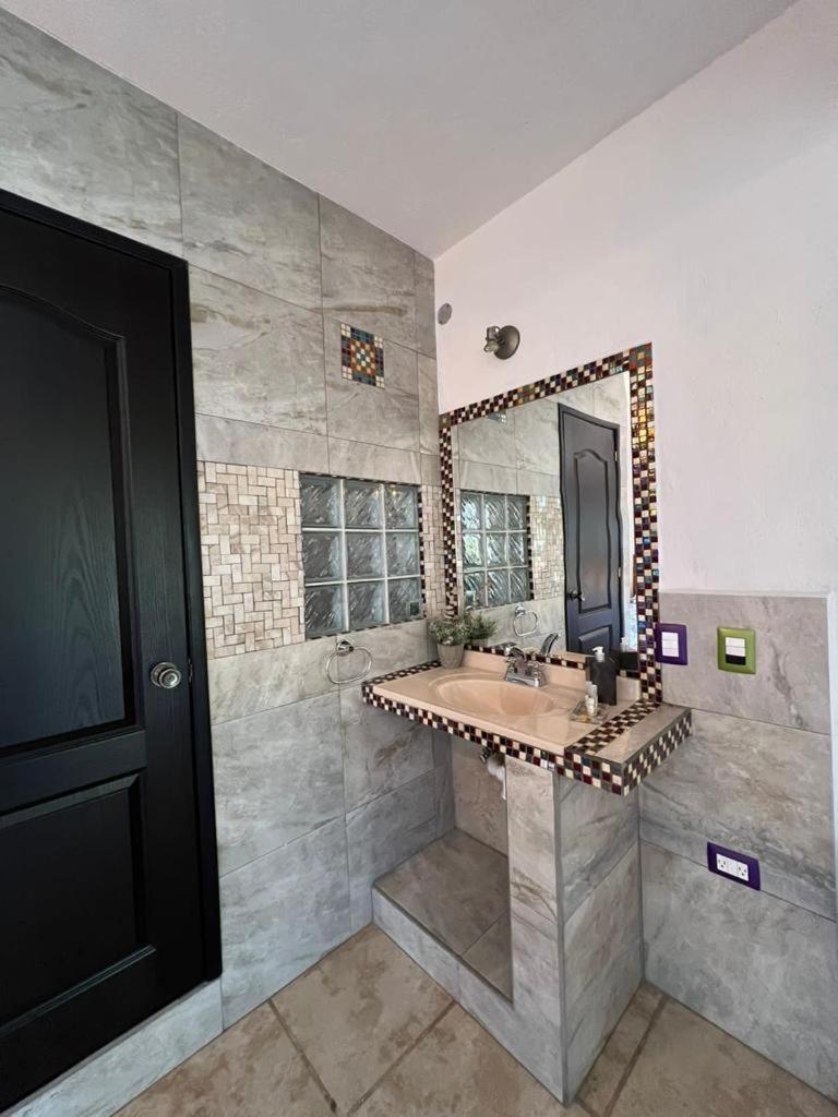 Triple Room with Pool View - Photo 8