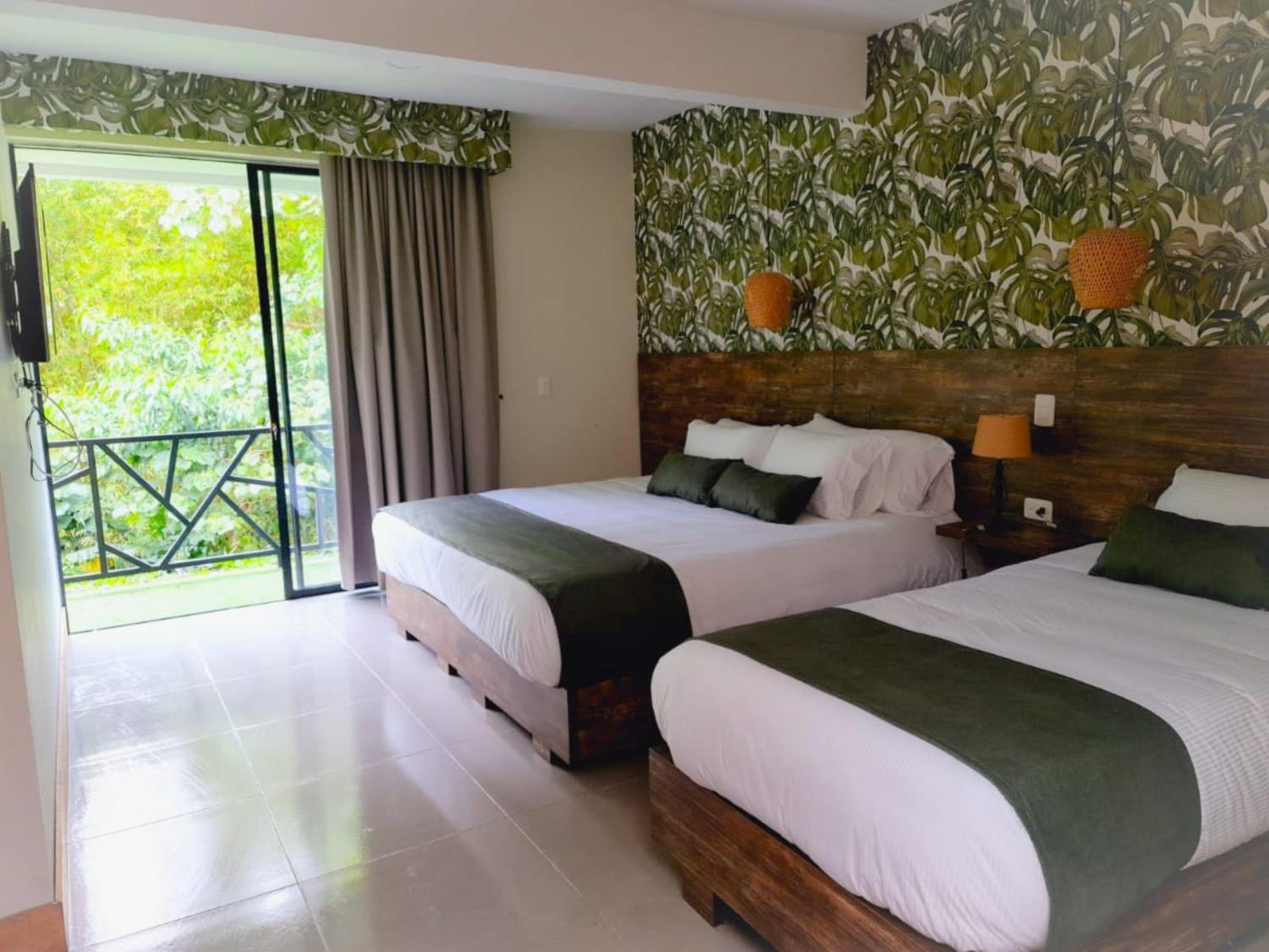 Triple Room with Balcony - Photo 17