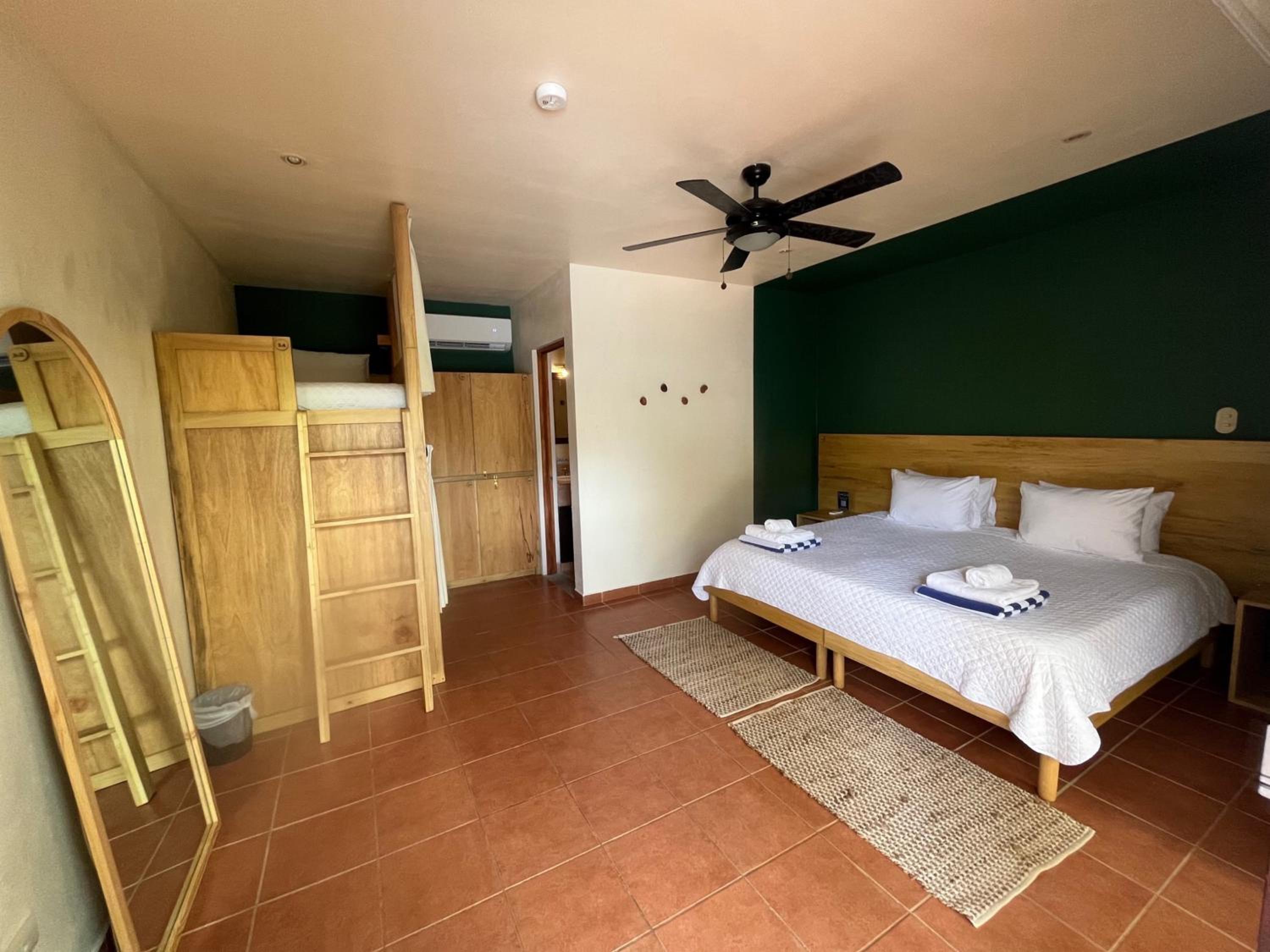 Deluxe Quadruple Room photo 2