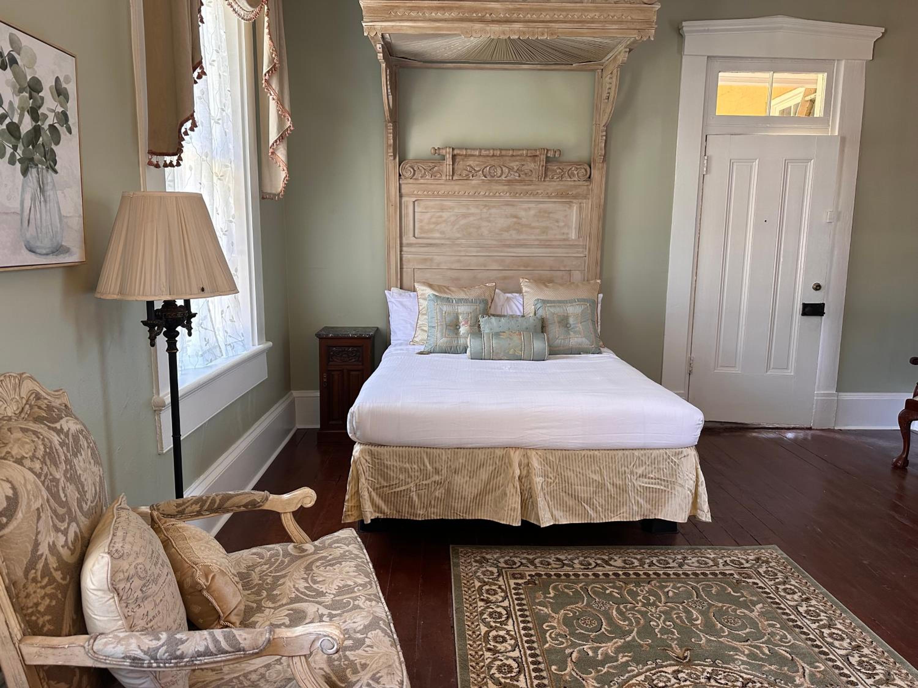 Deluxe Double Room with Bath photo 2