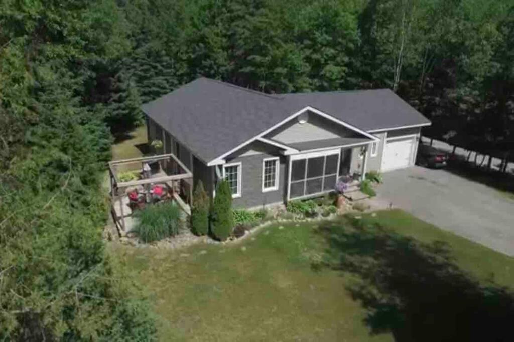 Three-Bedroom House photo 1