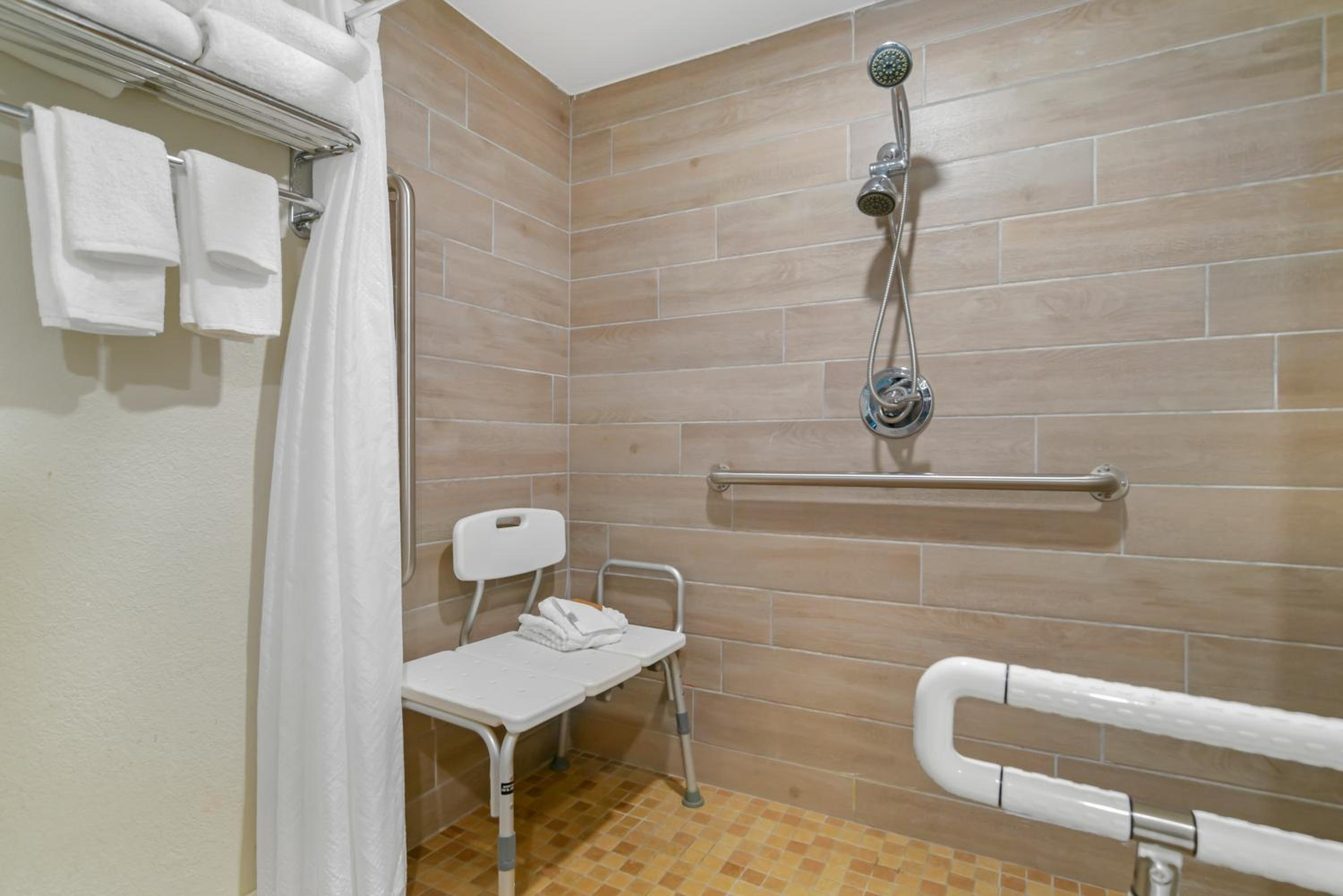 King Room with Harbor View - Accessible/Non-Smoking photo 2