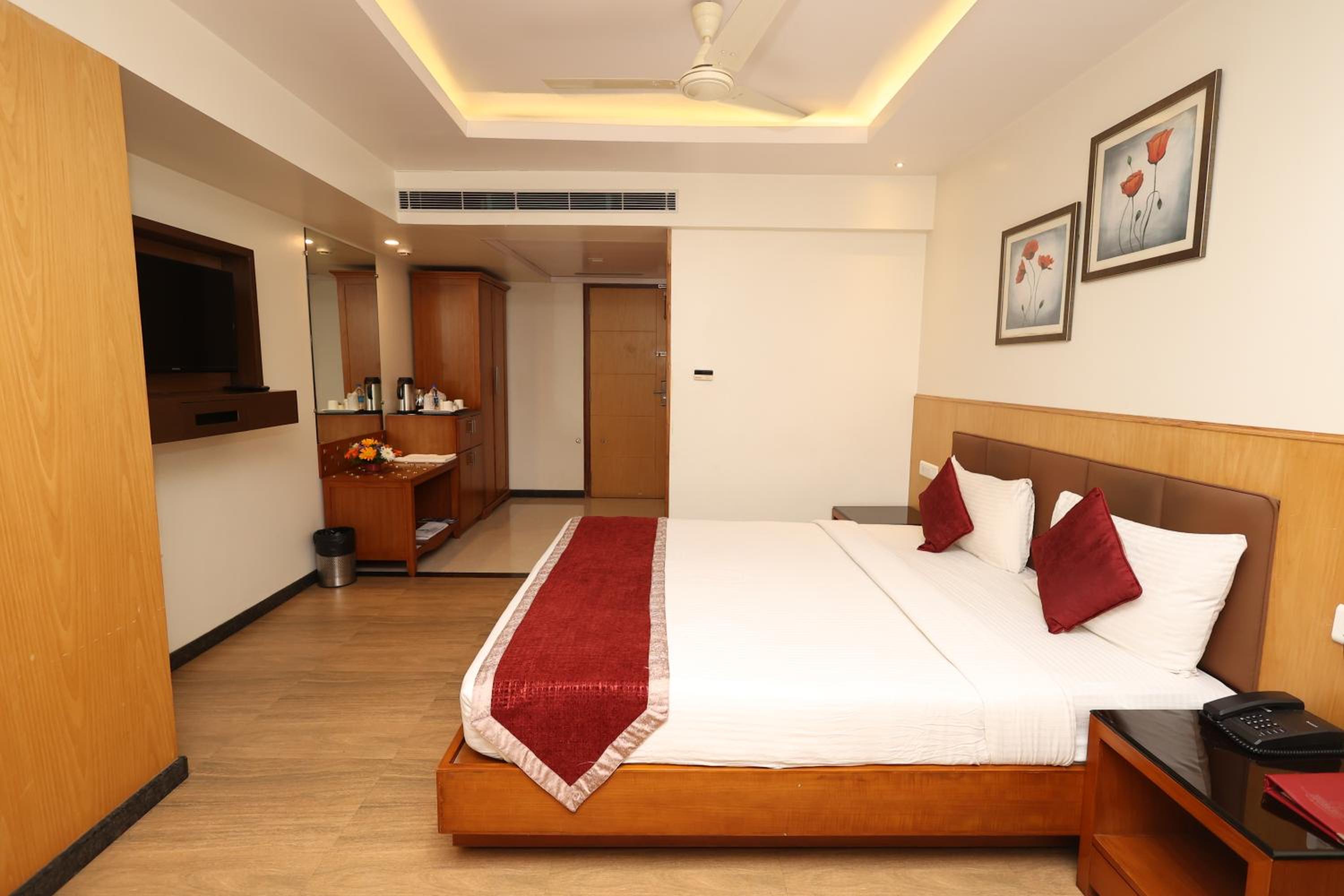 Deluxe Room - Photo 5