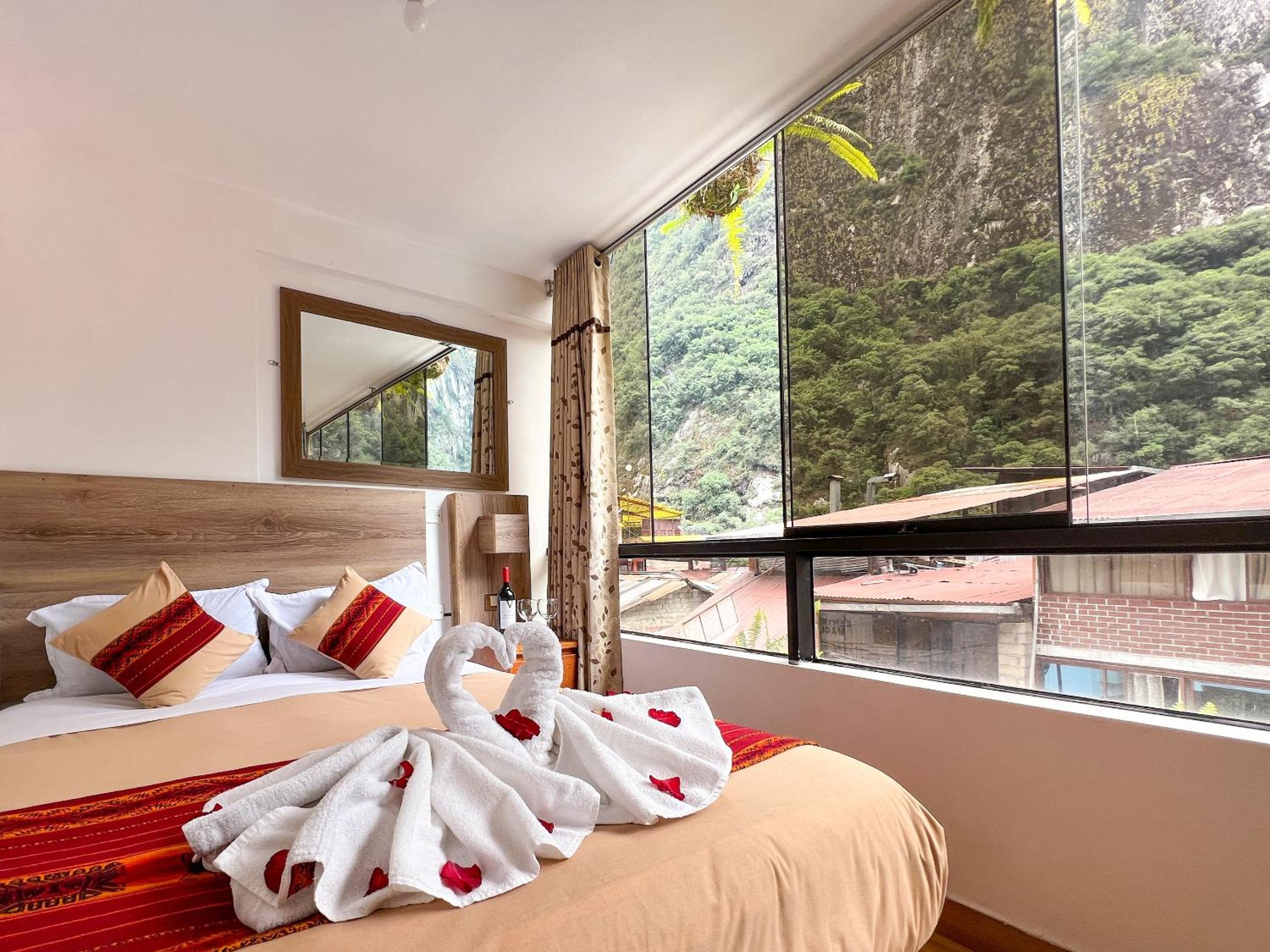 Twin Room - Include bus from Machupichu town to Monument & Luggage Storage photo 3