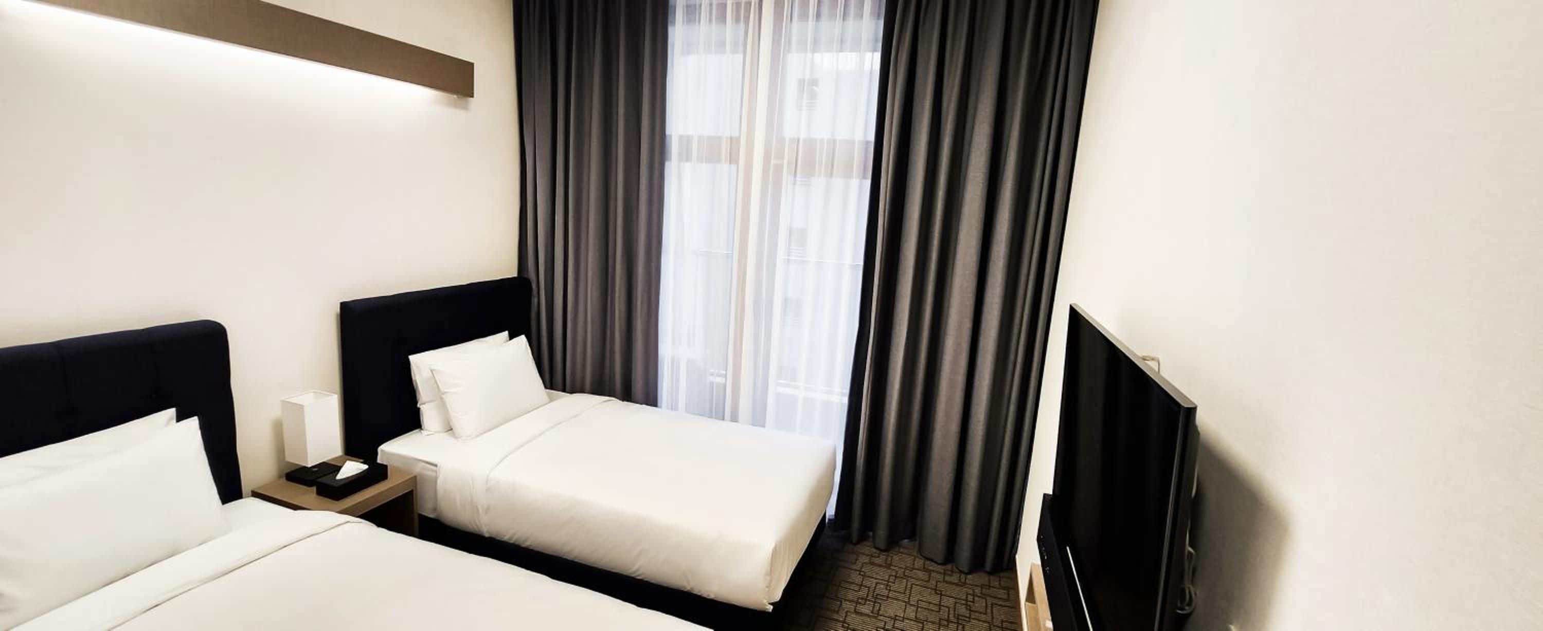 Standard Twin Room - Photo 3