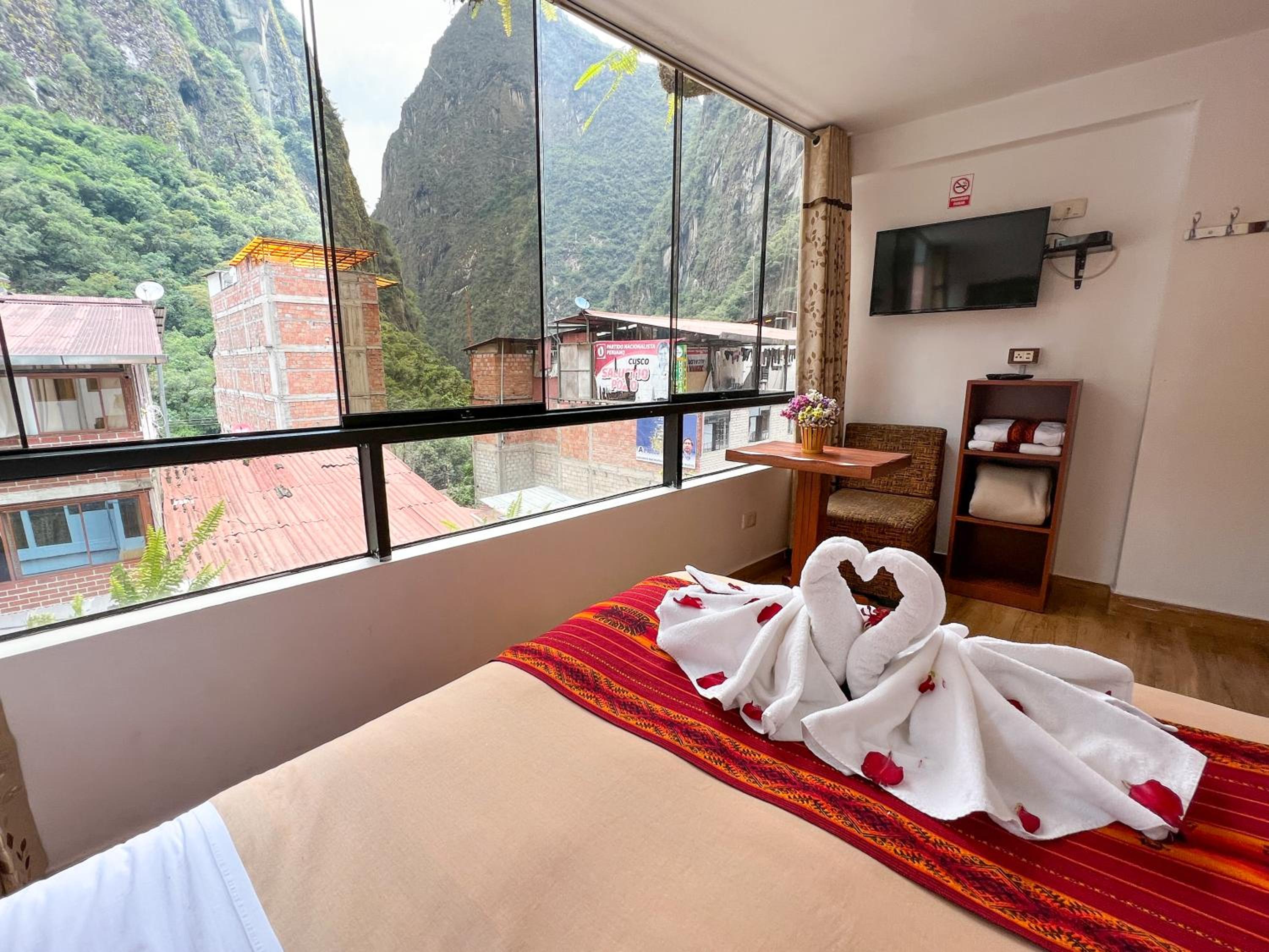 Twin Room - Include bus from Machupichu town to Monument & Luggage Storage photo 2