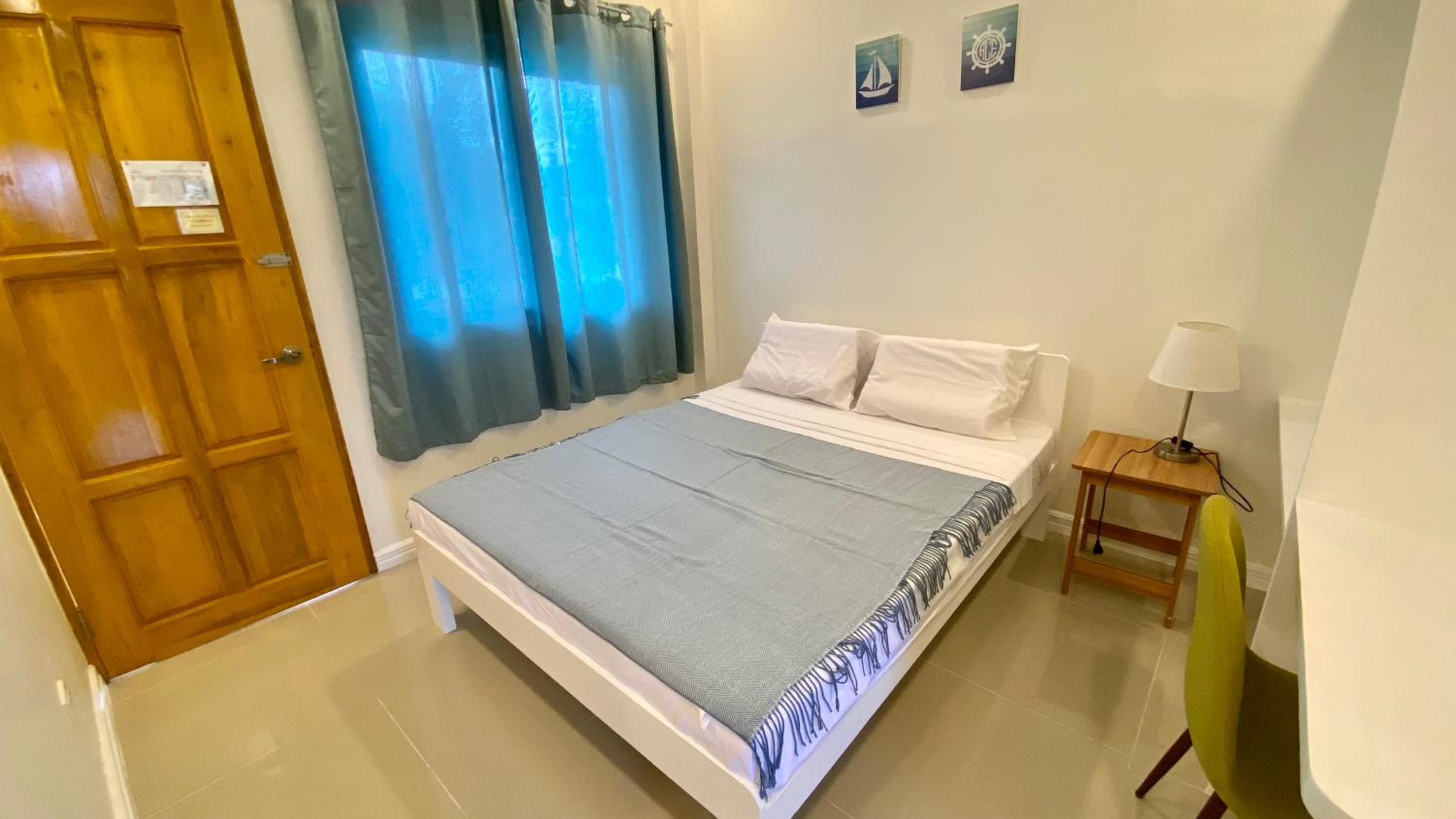 Deluxe Queen Suite - Photo 6