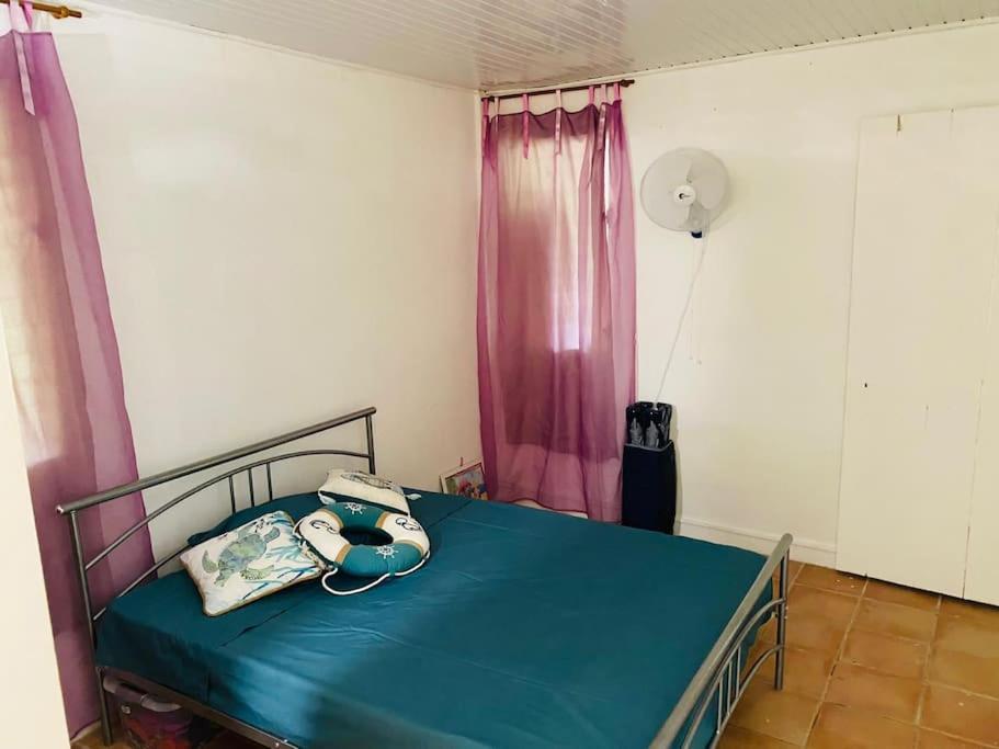 Three-Bedroom House photo 3