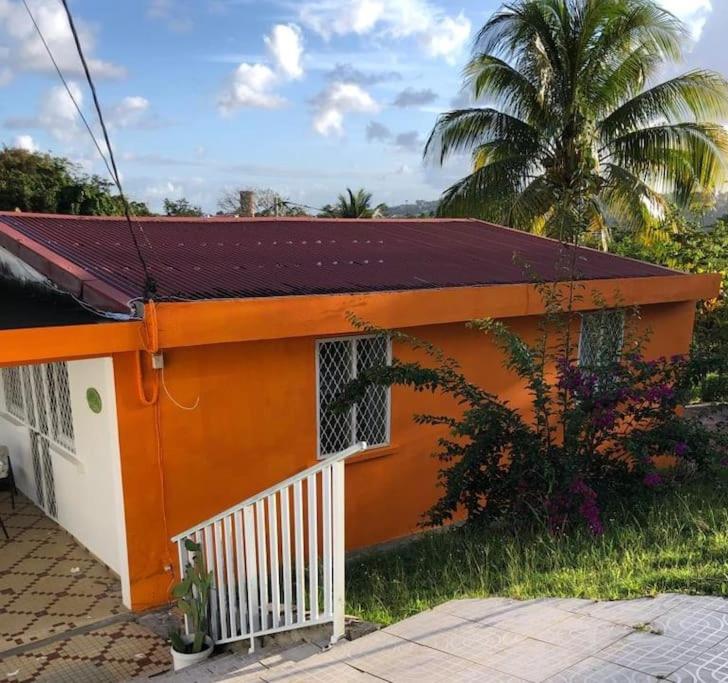 Three-Bedroom House photo 2