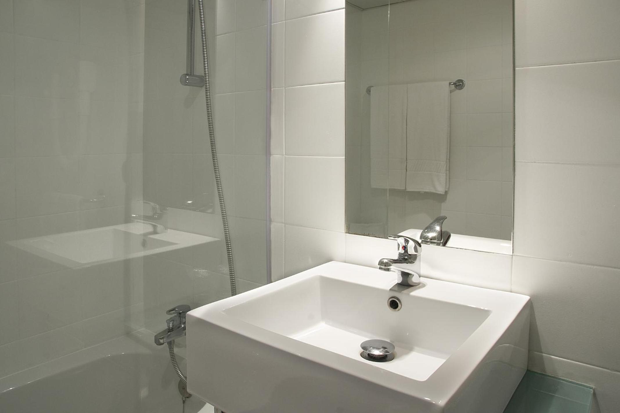 Double or Twin Room - Photo 6